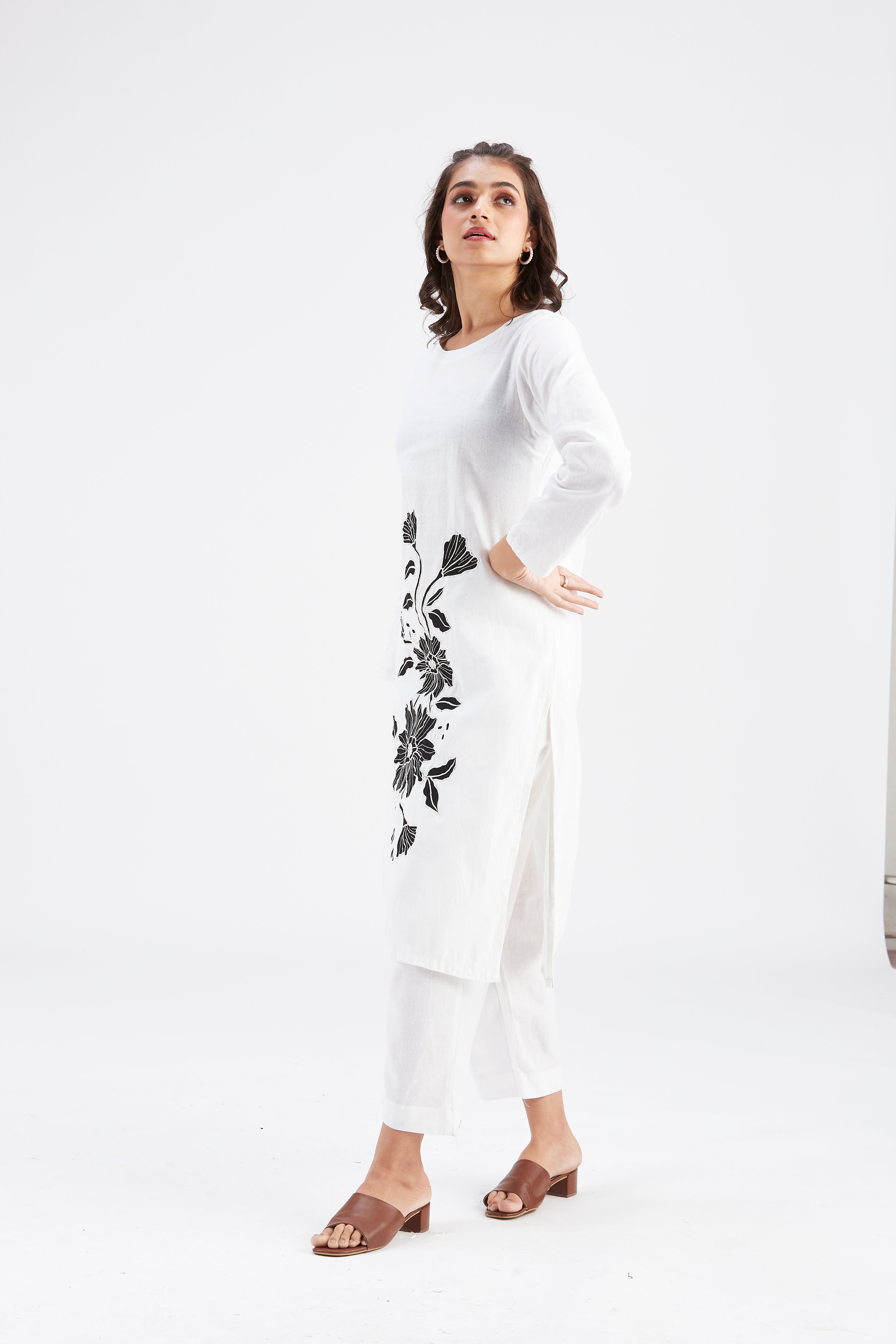 Yara White kurta set by Hasttvam with Ete by Hasttvam at Kamakhyaa for sustainable fashion