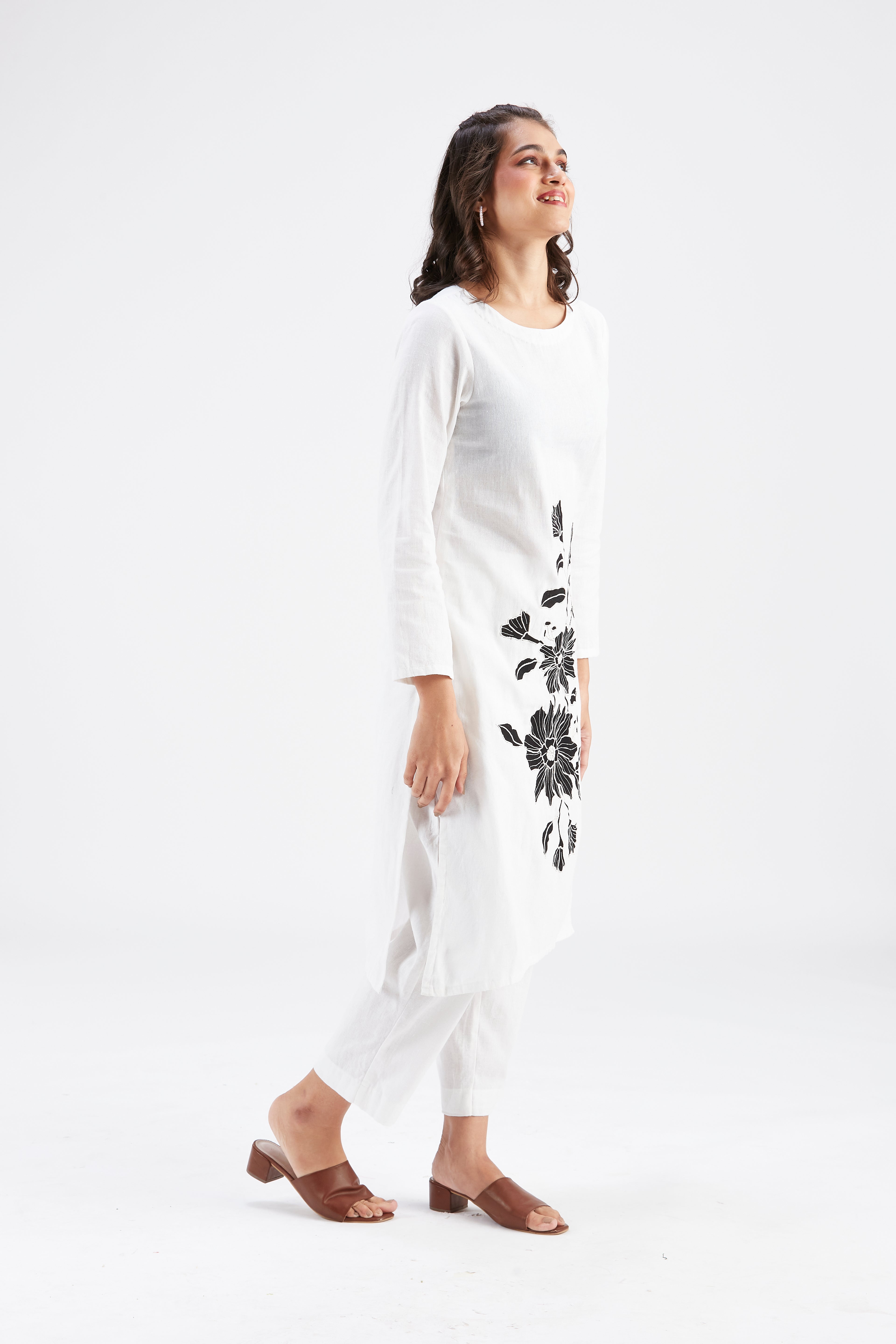 Yara White kurta set by Hasttvam with Ete by Hasttvam at Kamakhyaa for sustainable fashion