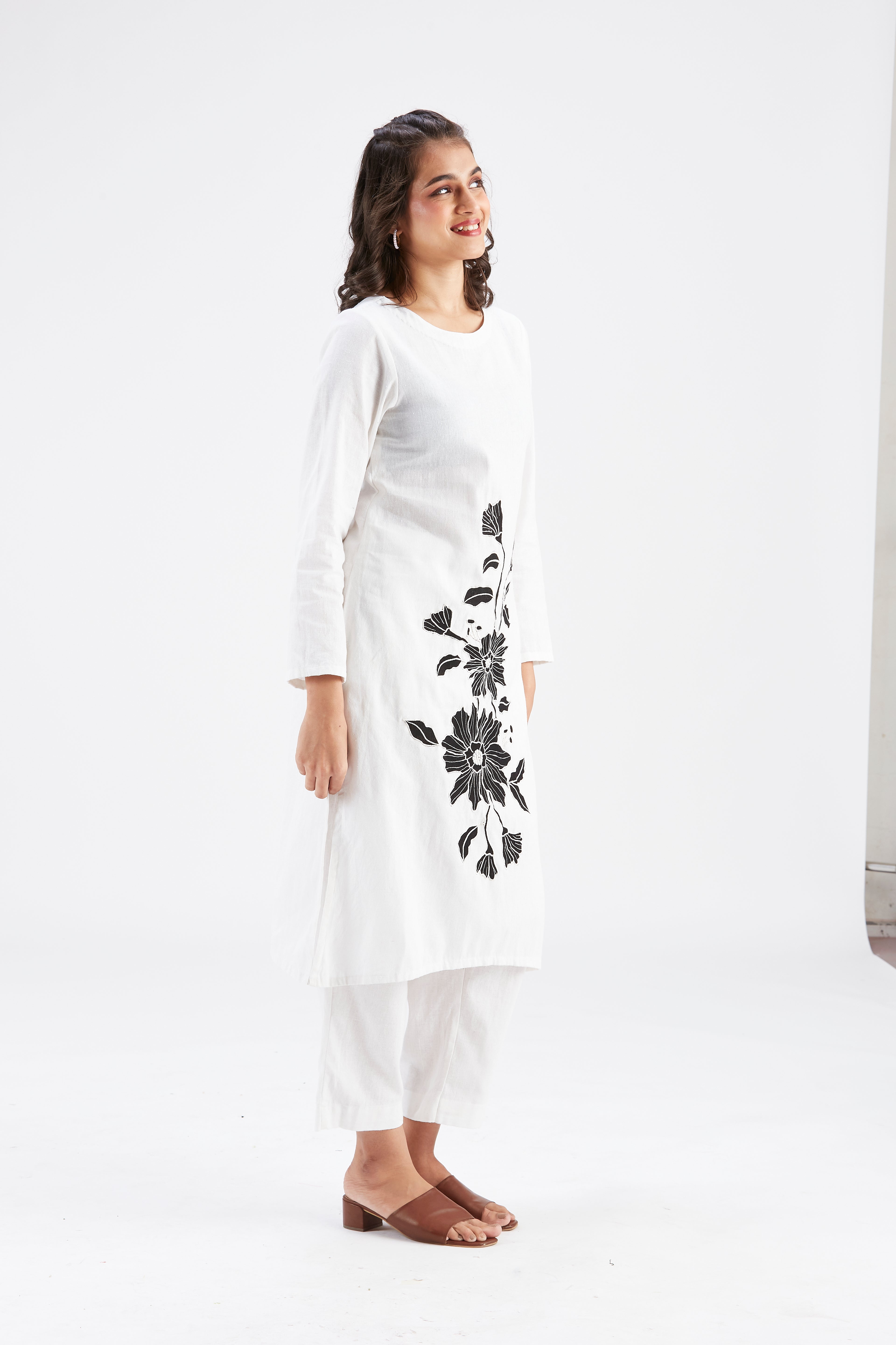 Yara White kurta set by Hasttvam with Ete by Hasttvam at Kamakhyaa for sustainable fashion