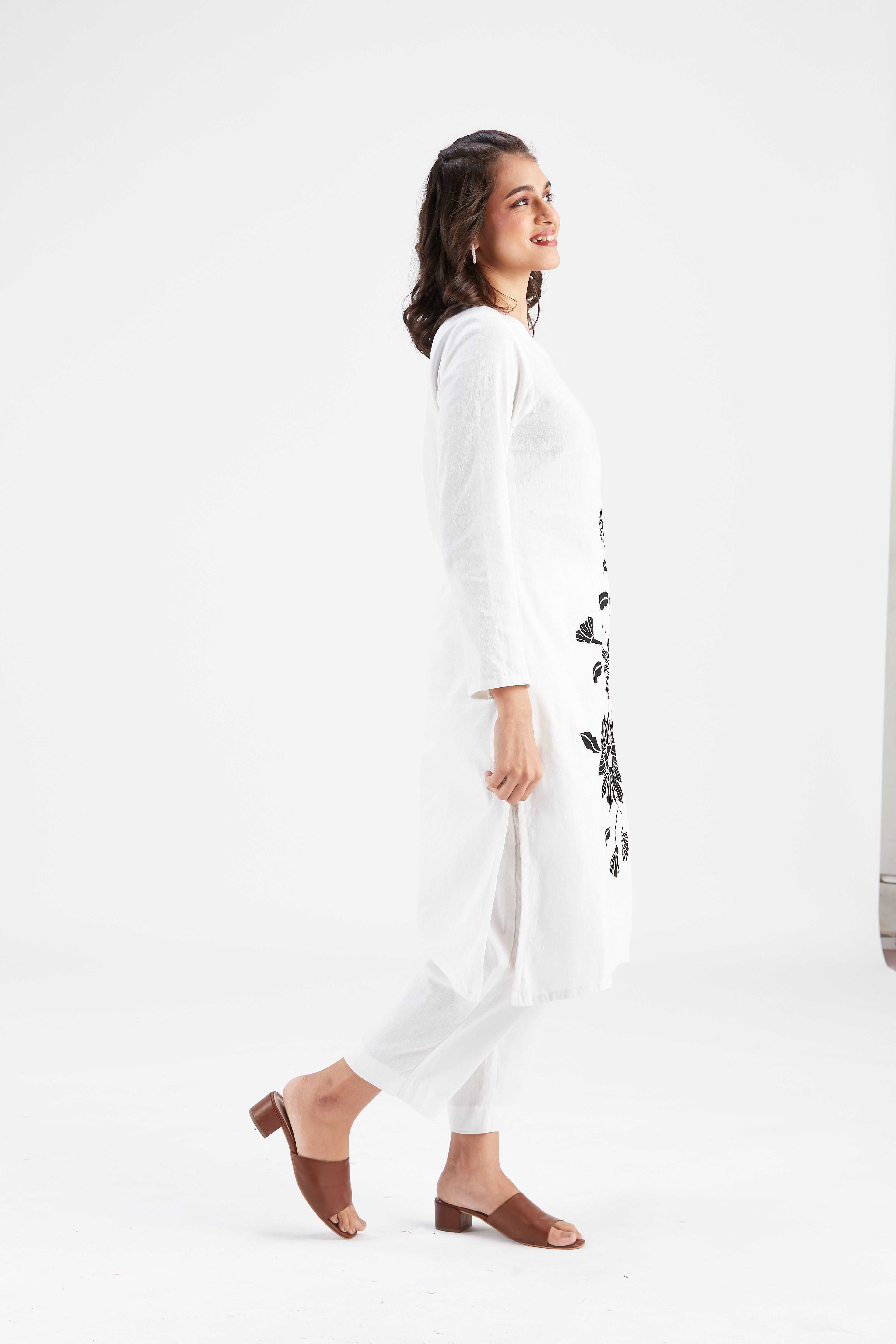 Yara White kurta set by Hasttvam with Ete by Hasttvam at Kamakhyaa for sustainable fashion