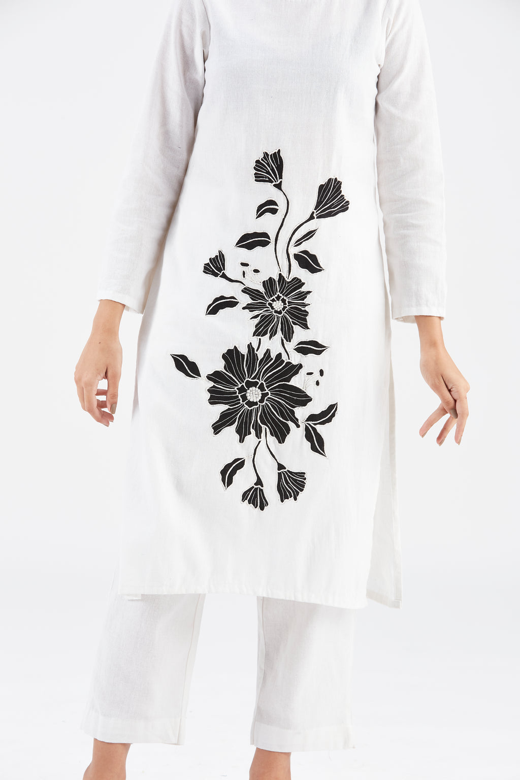 Yara White kurta set by Hasttvam with Ete by Hasttvam at Kamakhyaa for sustainable fashion