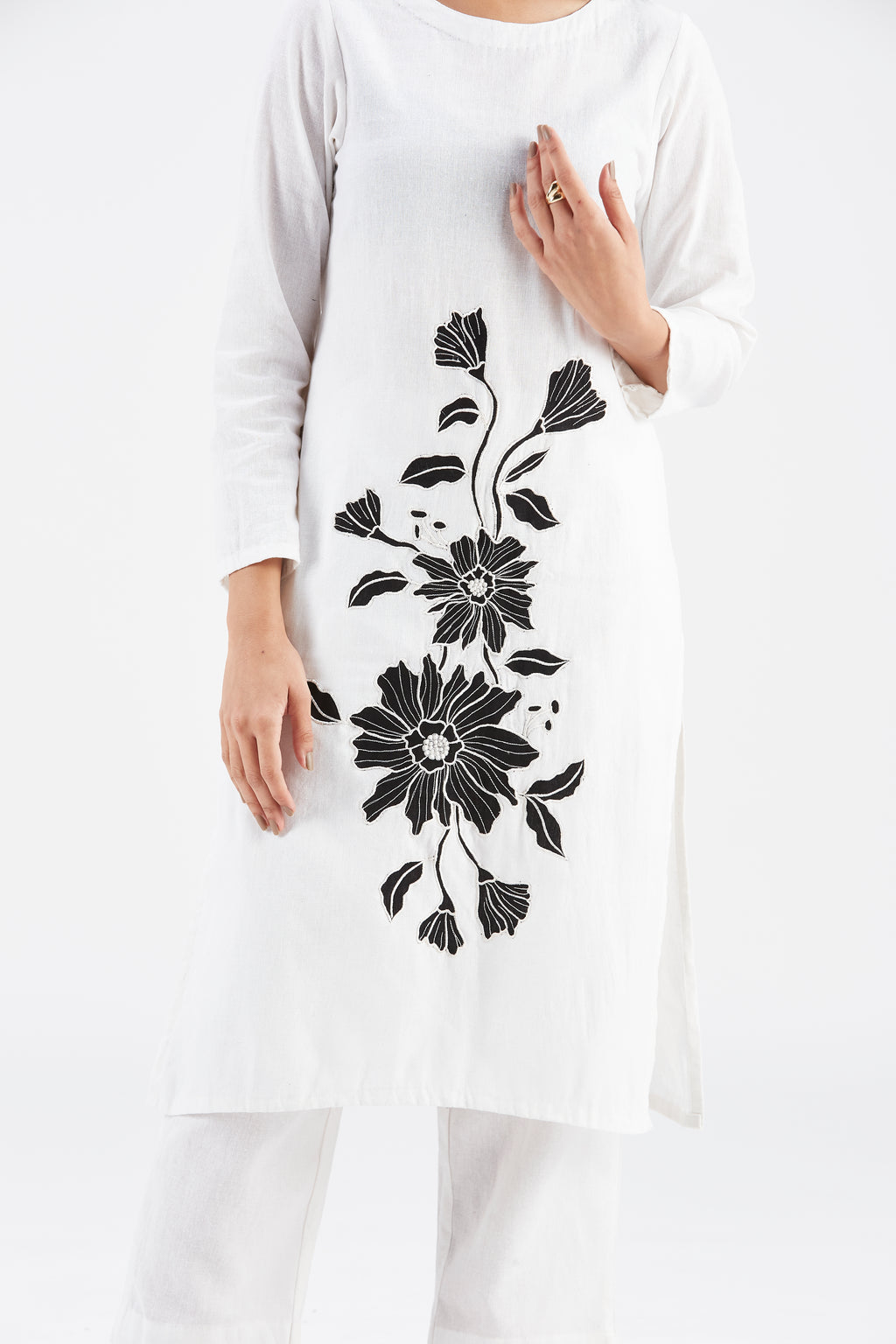 Yara White kurta set by Hasttvam with Ete by Hasttvam at Kamakhyaa for sustainable fashion