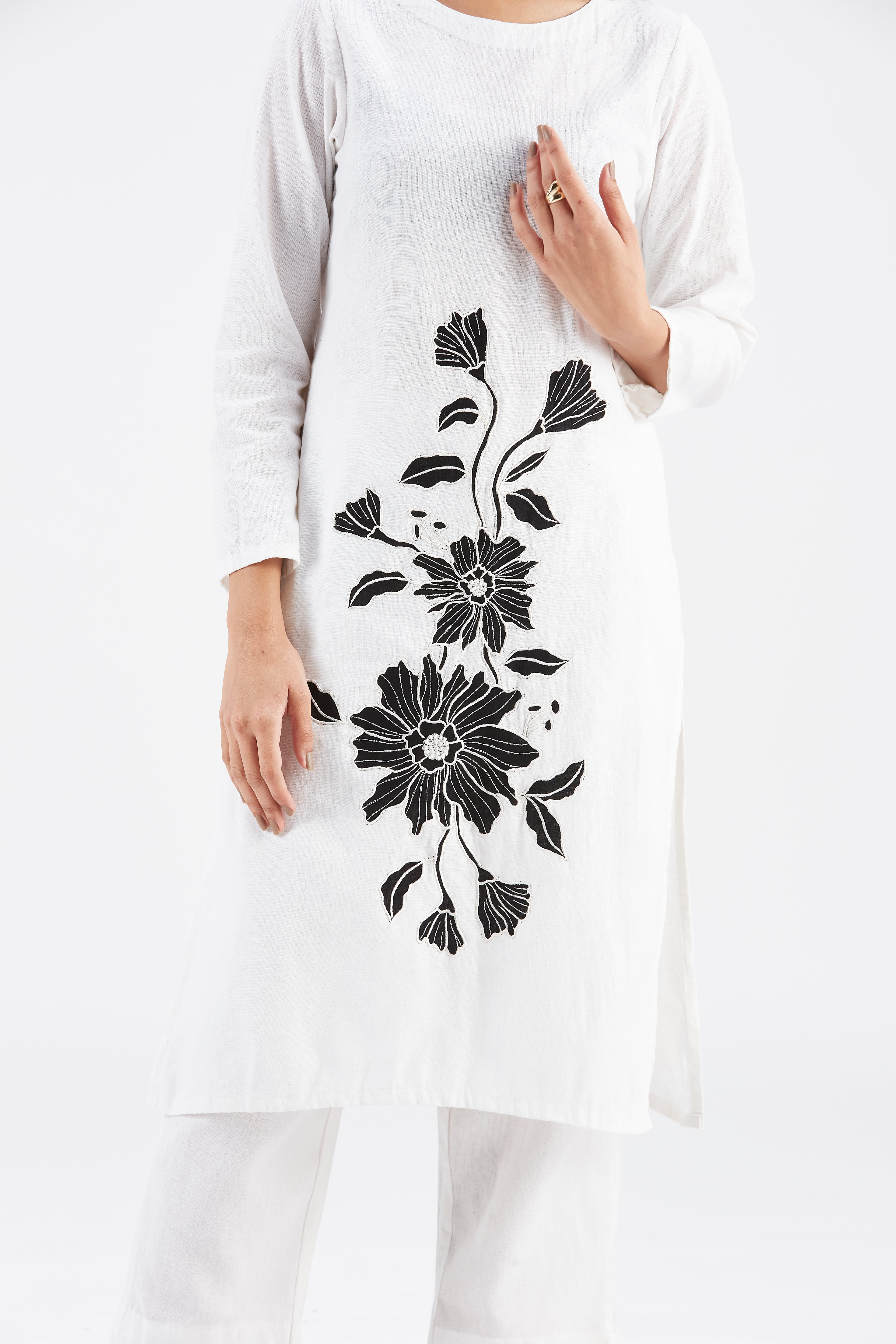 Yara White kurta set by Hasttvam with Ete by Hasttvam at Kamakhyaa for sustainable fashion