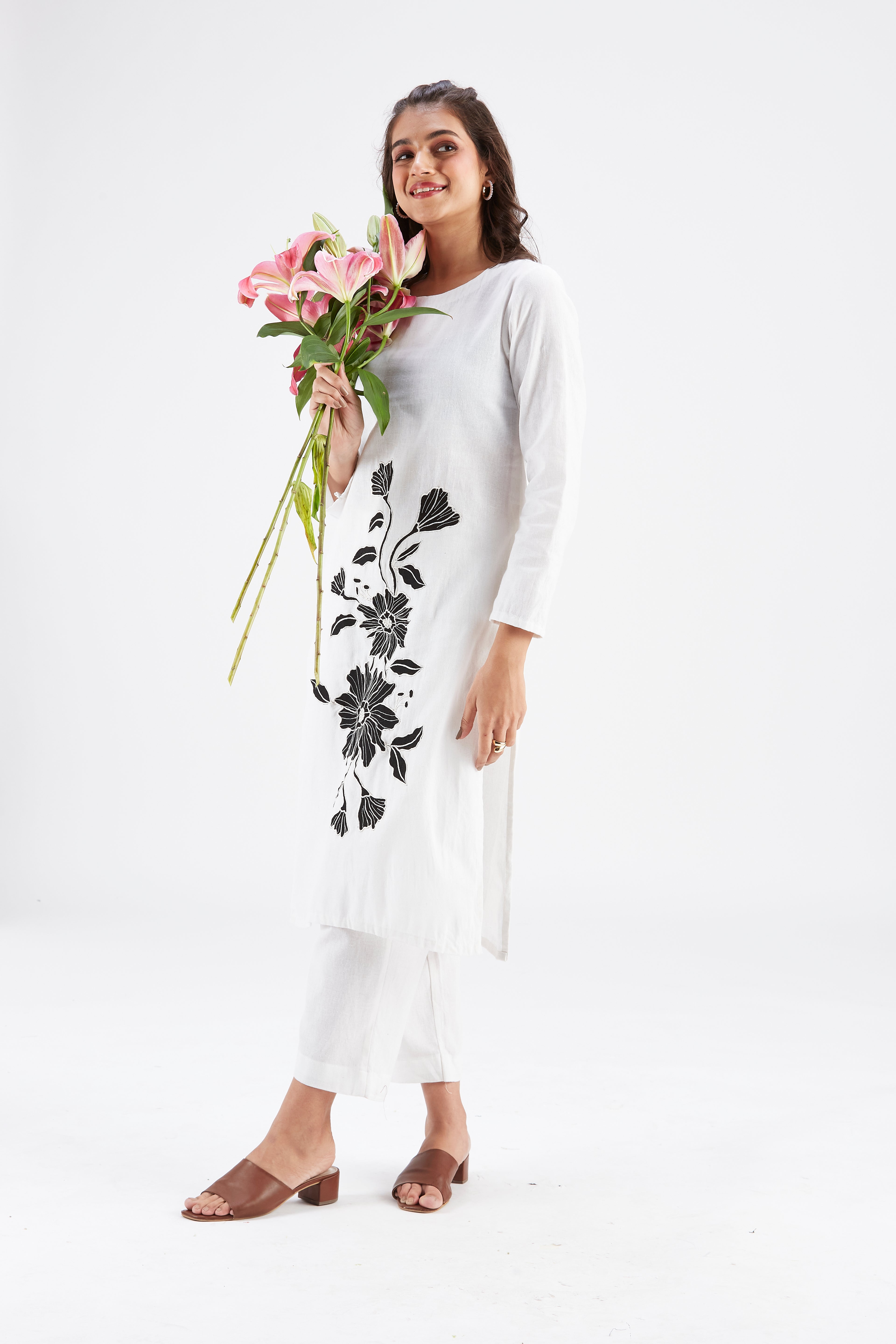 Yara White kurta set by Hasttvam with Ete by Hasttvam at Kamakhyaa for sustainable fashion