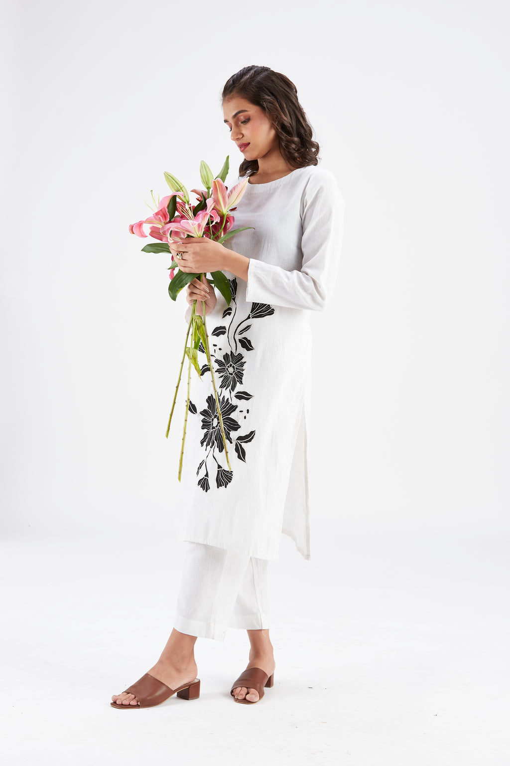 Yara White kurta set by Hasttvam with Ete by Hasttvam at Kamakhyaa for sustainable fashion