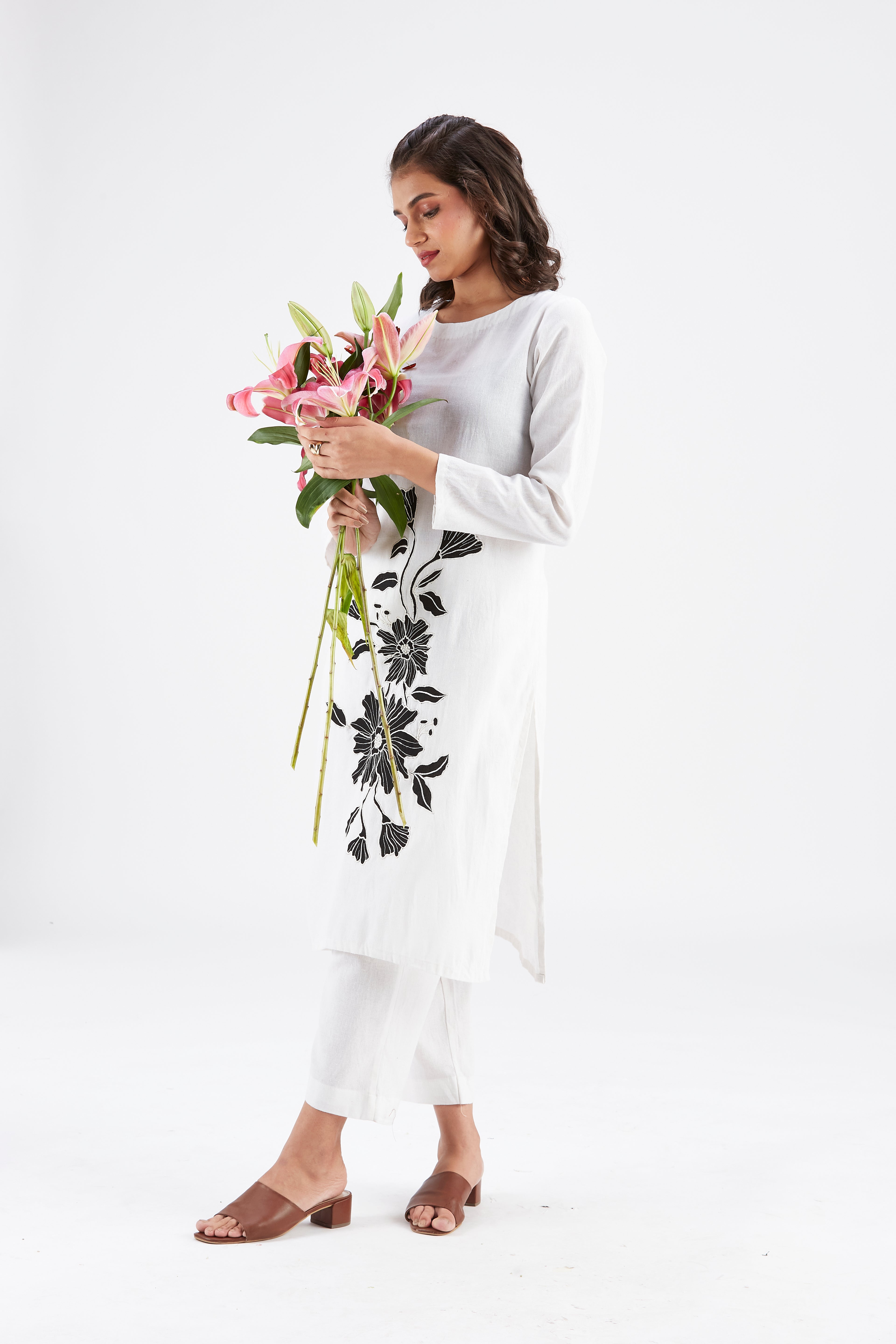 Yara White kurta set by Hasttvam with Ete by Hasttvam at Kamakhyaa for sustainable fashion