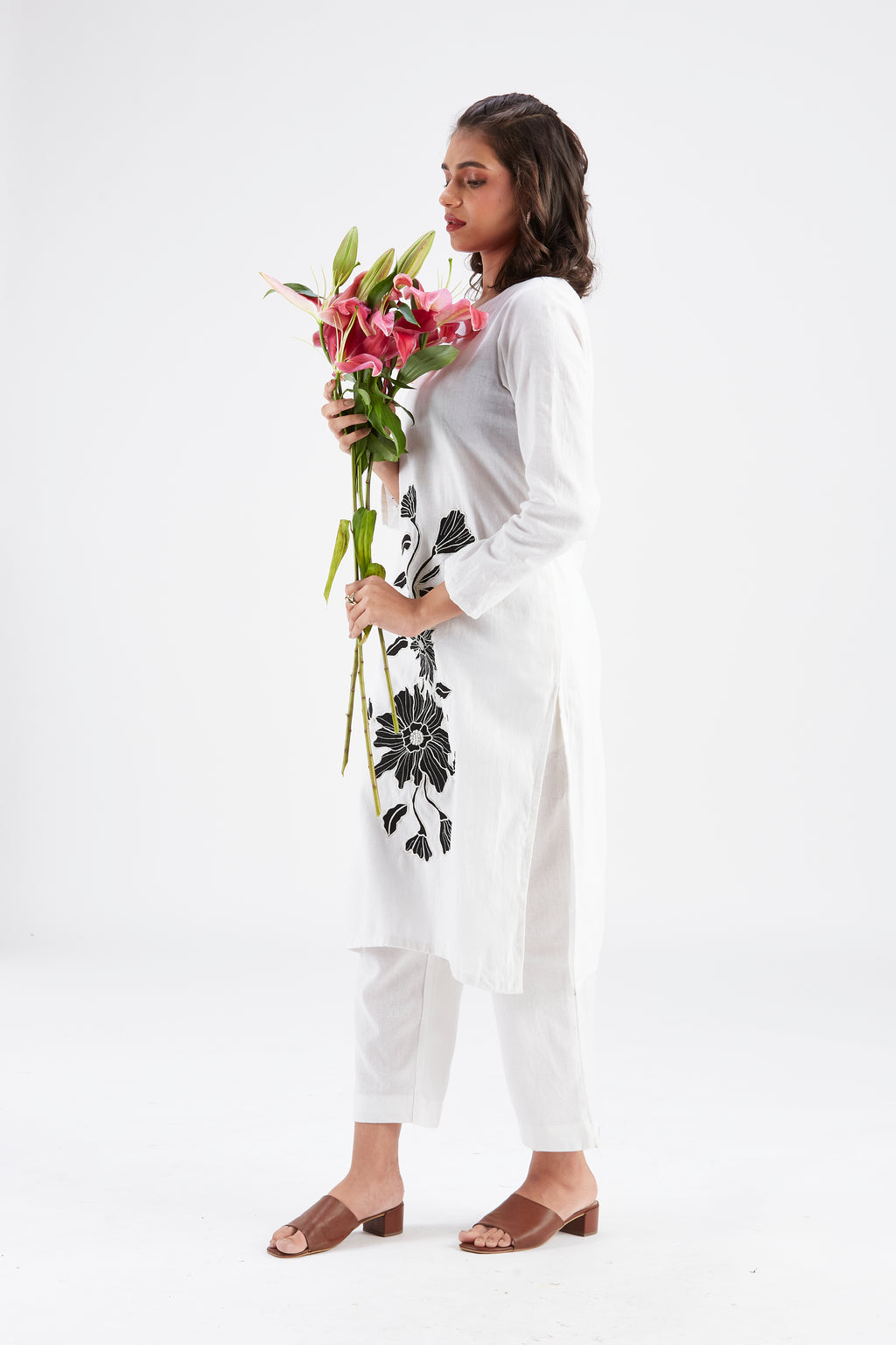 Yara White kurta set by Hasttvam with Ete by Hasttvam at Kamakhyaa for sustainable fashion