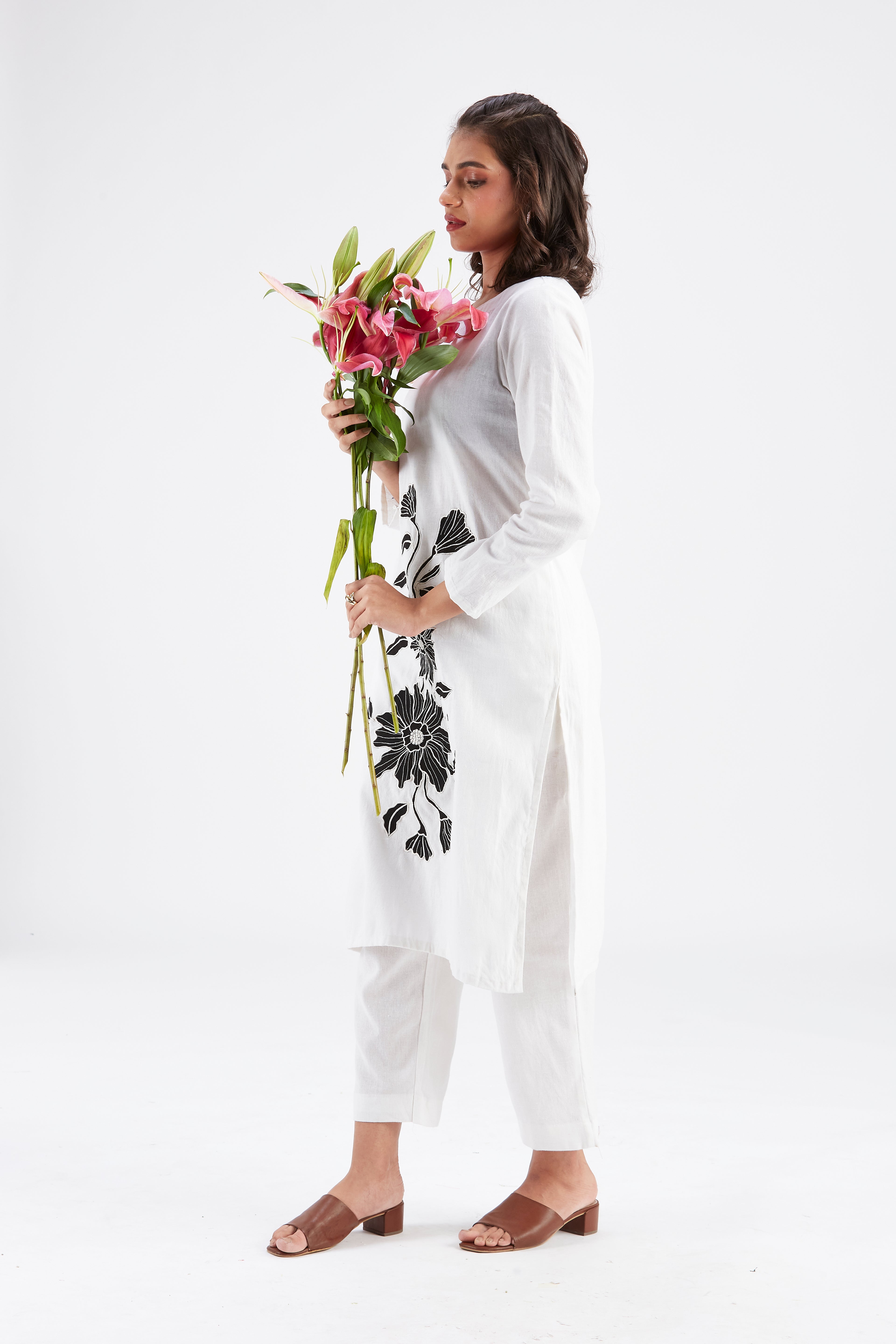 Yara White kurta set by Hasttvam with Ete by Hasttvam at Kamakhyaa for sustainable fashion