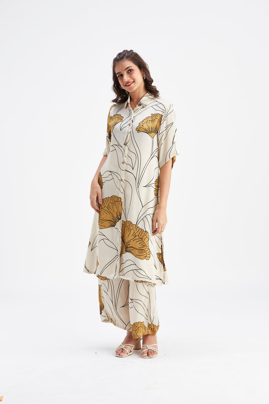 Easha White kurta set by Hasttvam with Ete by Hasttvam at Kamakhyaa for sustainable fashion