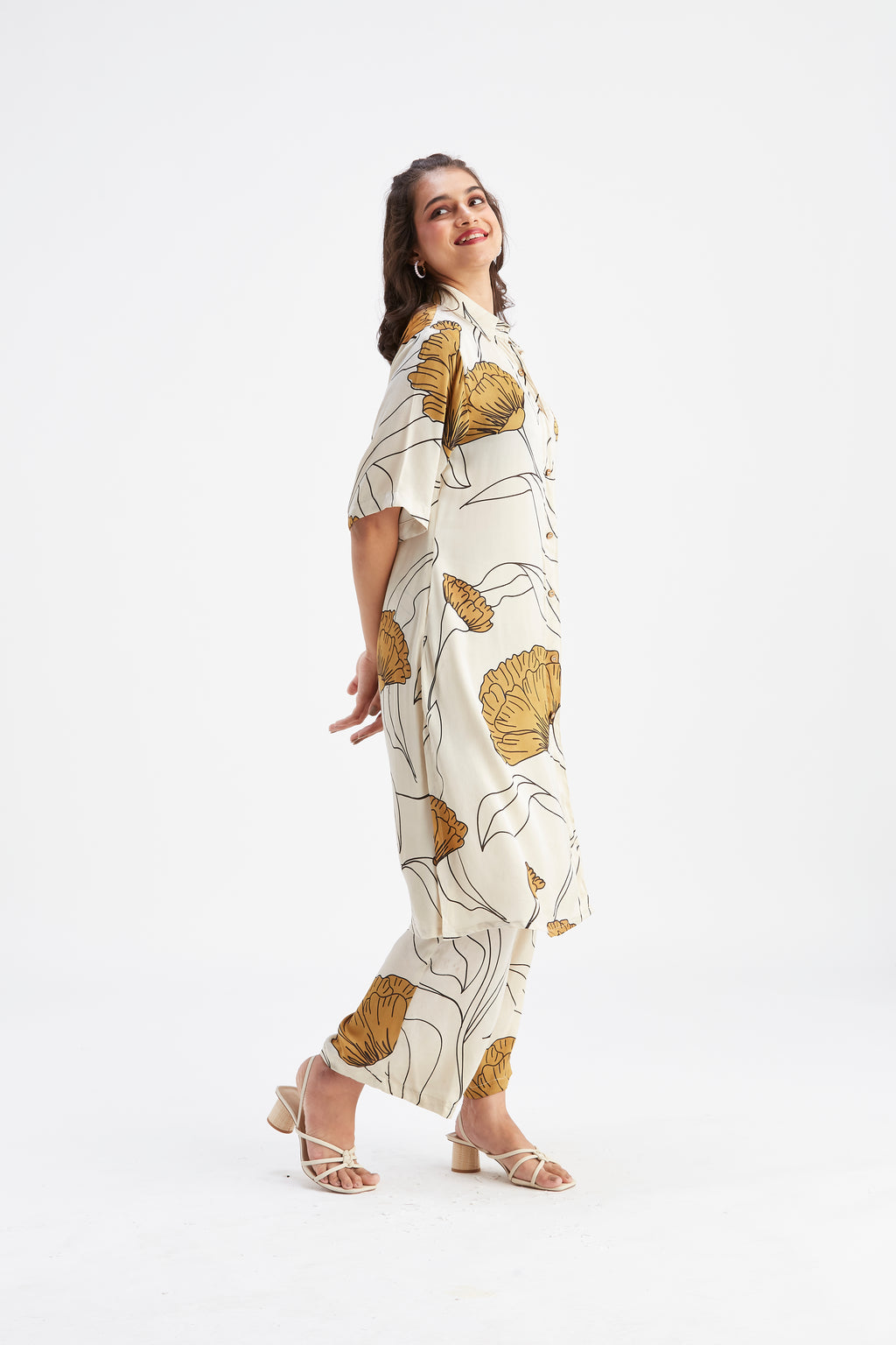 Easha White kurta set by Hasttvam with Ete by Hasttvam at Kamakhyaa for sustainable fashion