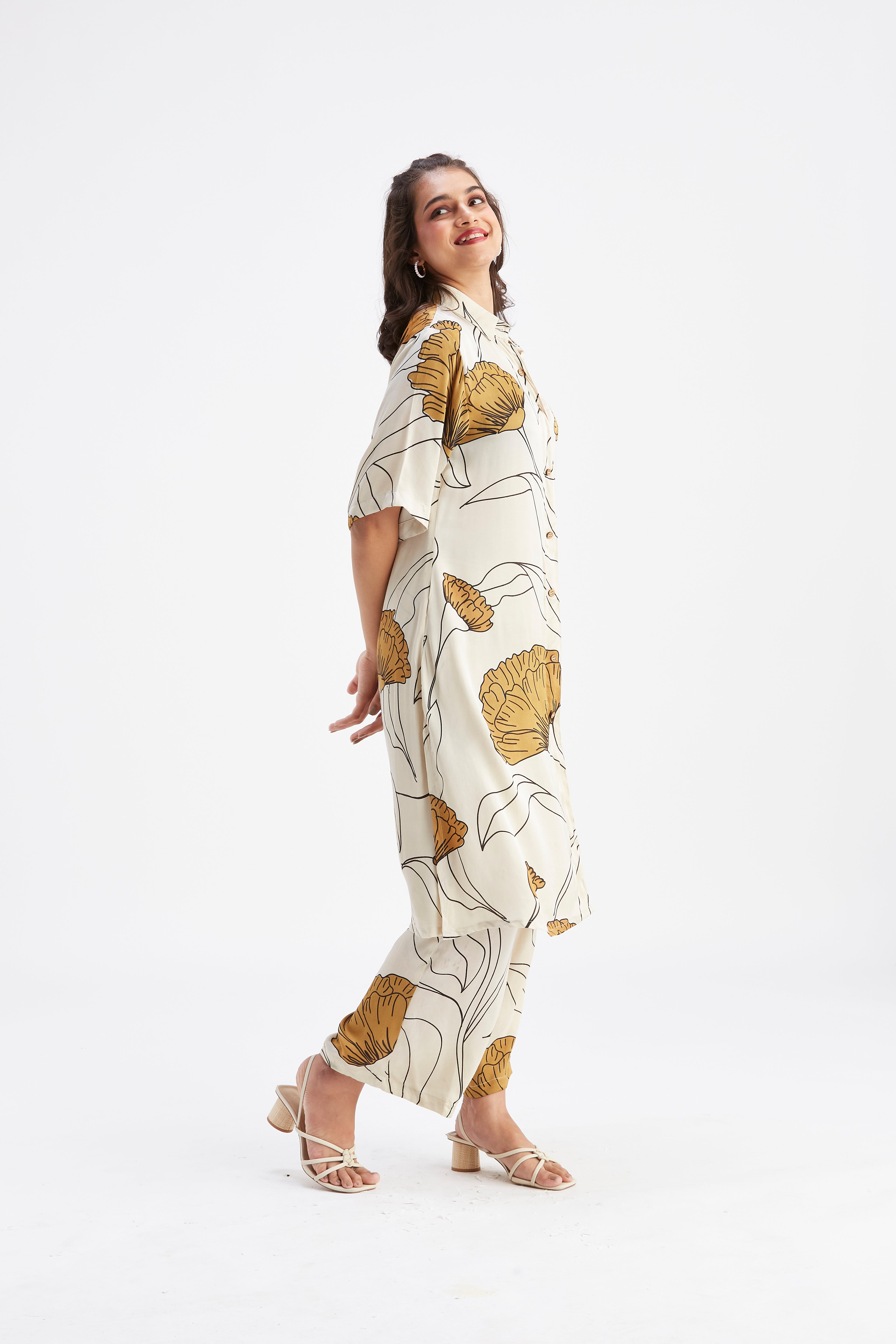 Easha White kurta set by Hasttvam with Ete by Hasttvam at Kamakhyaa for sustainable fashion