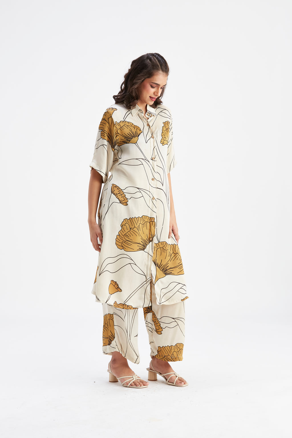 Easha White kurta set by Hasttvam with Ete by Hasttvam at Kamakhyaa for sustainable fashion