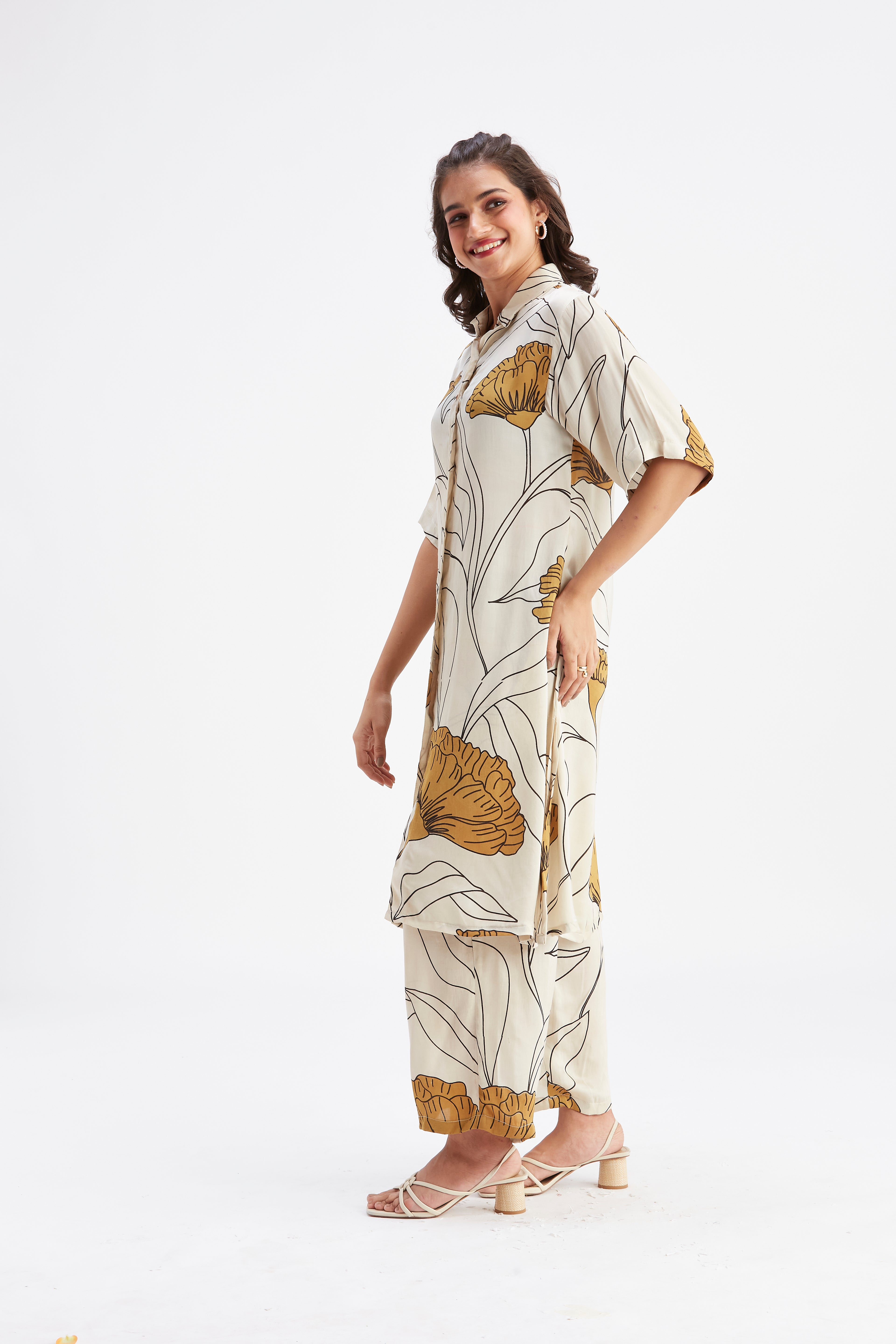 Easha White kurta set by Hasttvam with Ete by Hasttvam at Kamakhyaa for sustainable fashion
