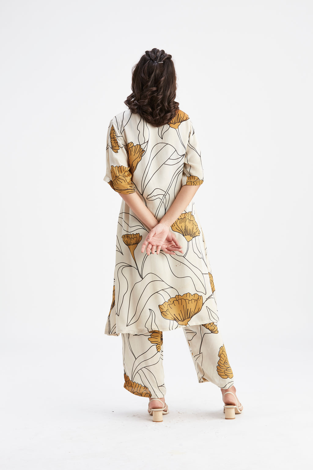 Easha White kurta set by Hasttvam with Ete by Hasttvam at Kamakhyaa for sustainable fashion