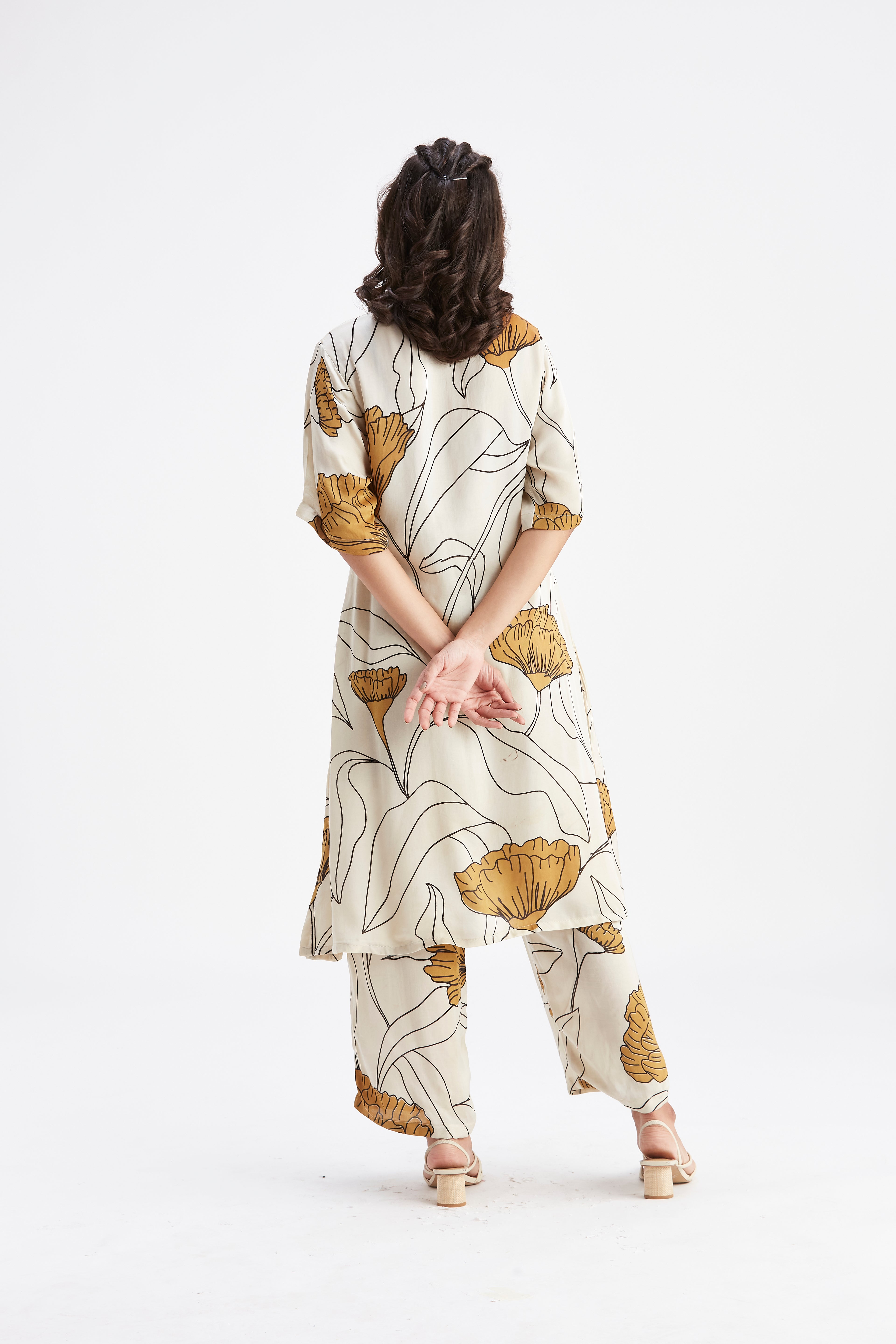 Easha White kurta set by Hasttvam with Ete by Hasttvam at Kamakhyaa for sustainable fashion