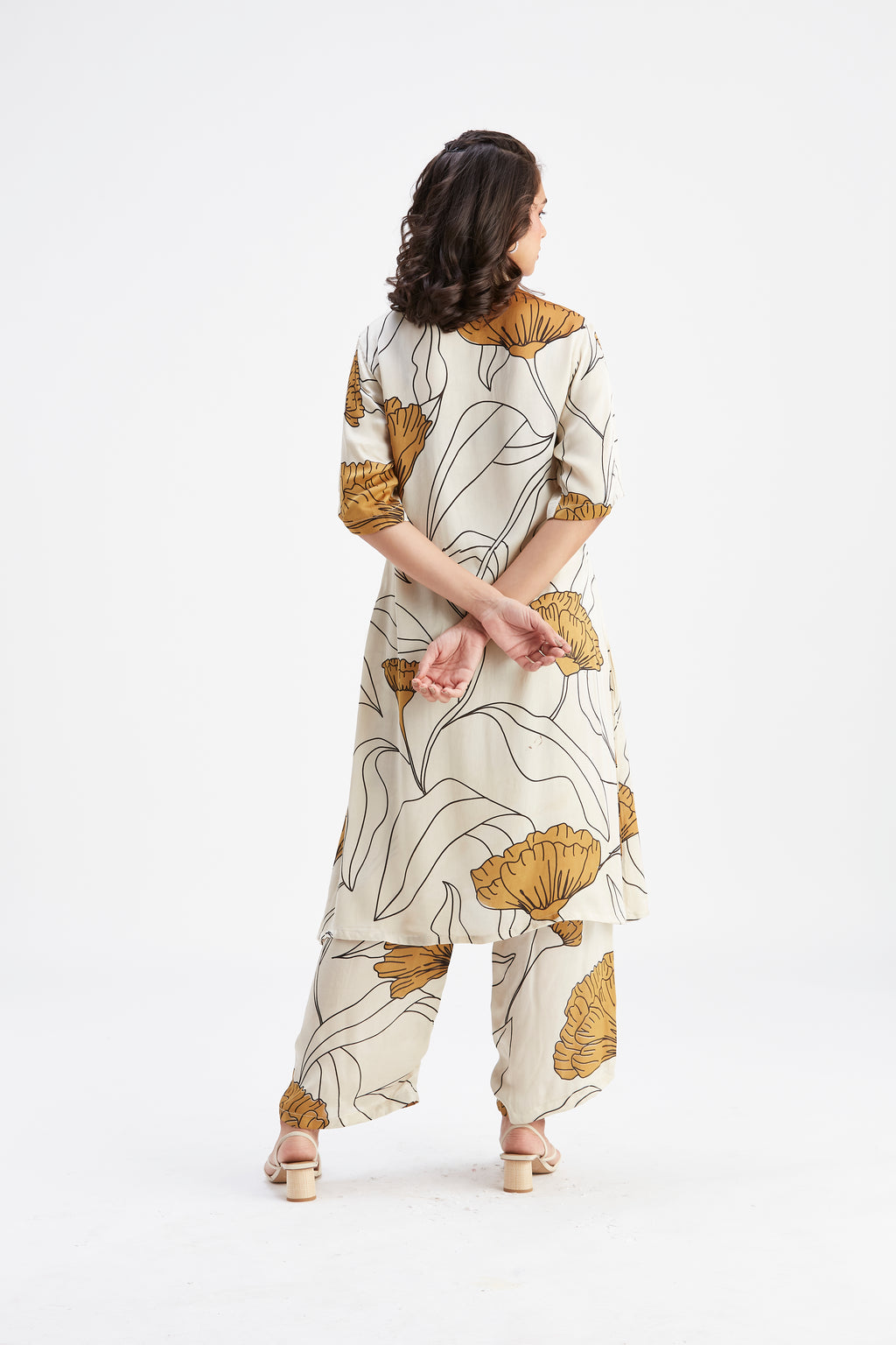 Easha White kurta set by Hasttvam with Ete by Hasttvam at Kamakhyaa for sustainable fashion