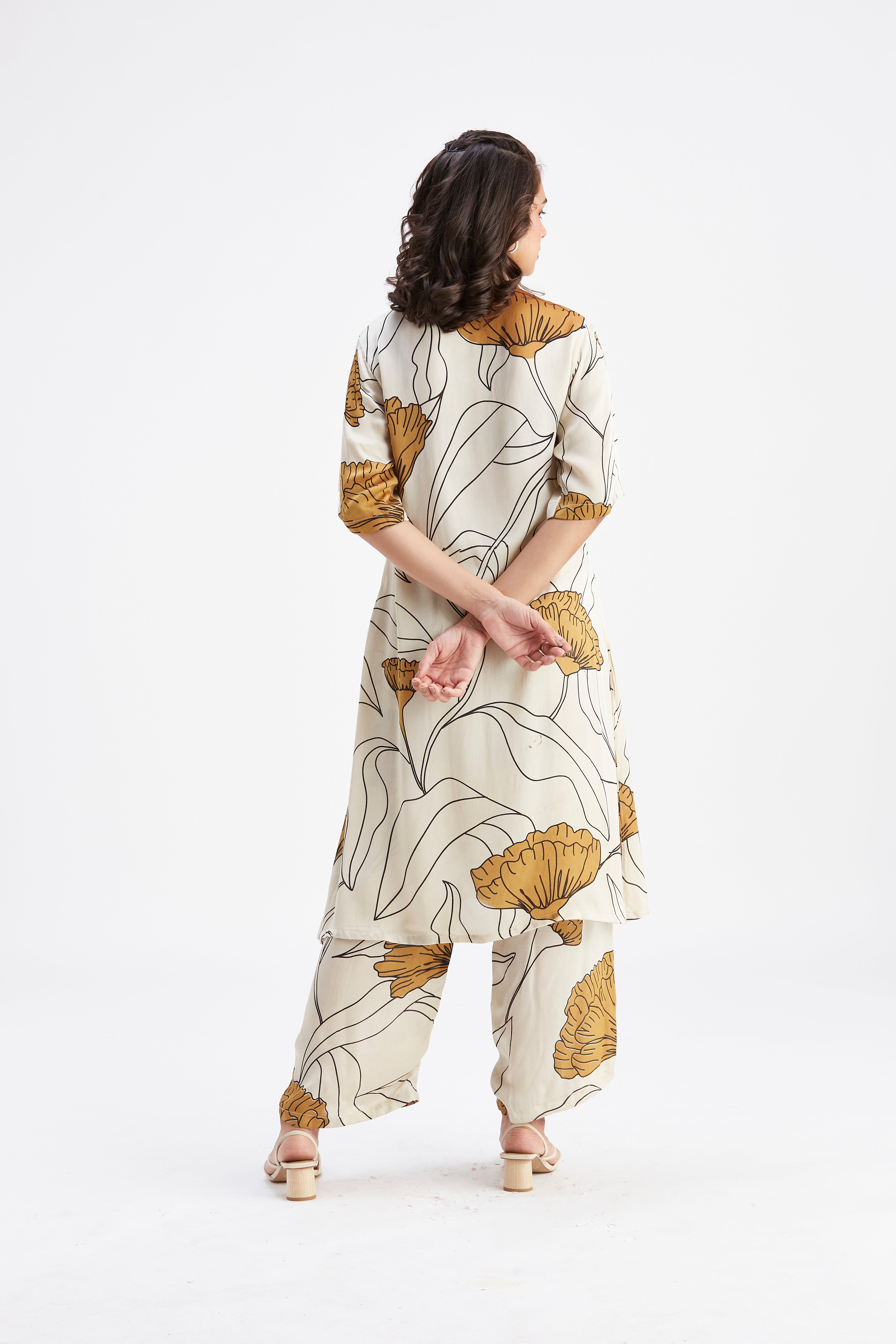 Easha White kurta set by Hasttvam with Ete by Hasttvam at Kamakhyaa for sustainable fashion