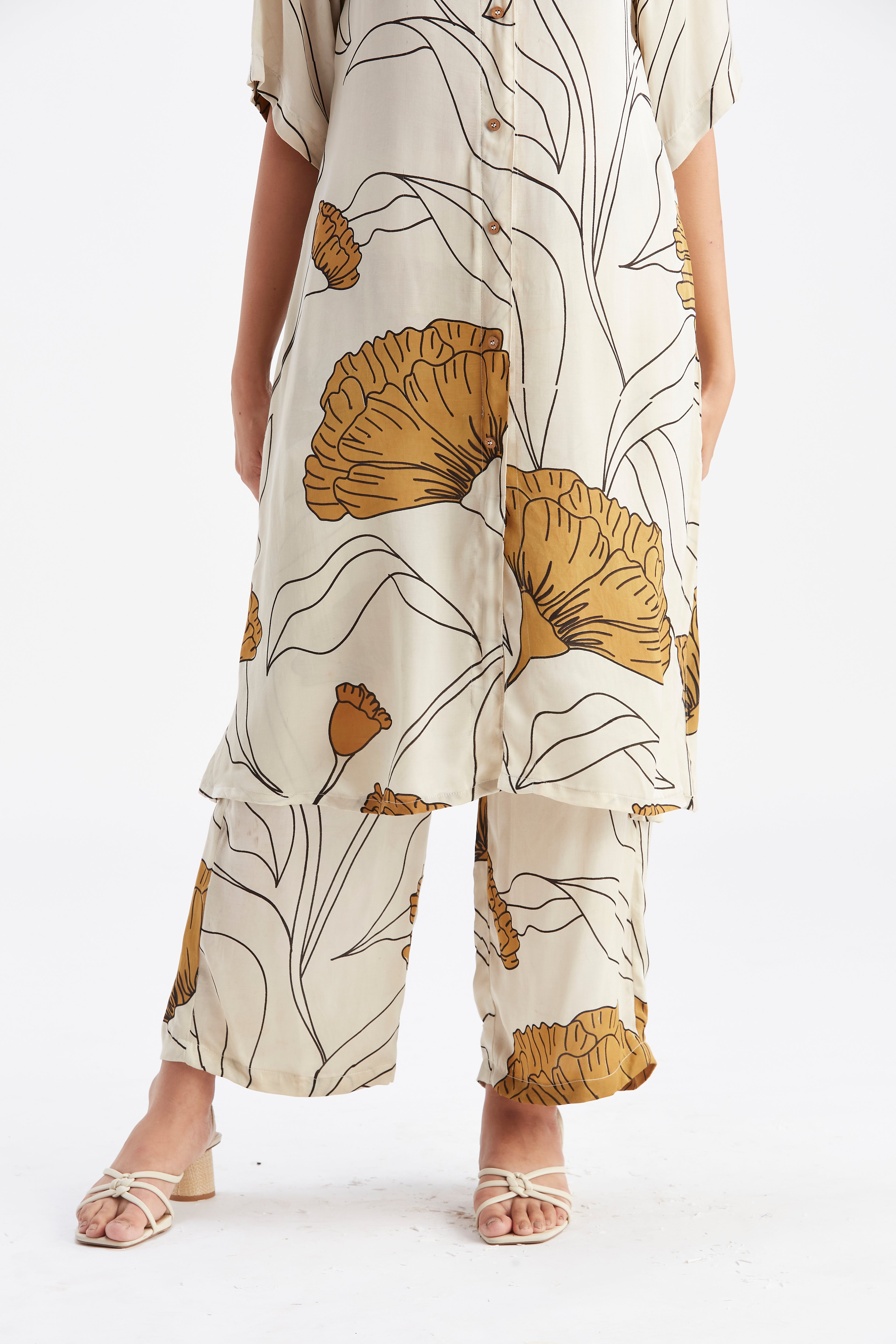 Easha White kurta set by Hasttvam with Ete by Hasttvam at Kamakhyaa for sustainable fashion