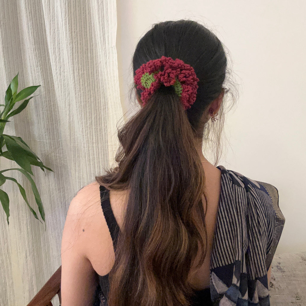 Maroon Gajra Scrunchie by Ikriit'm with at Kamakhyaa for sustainable fashion