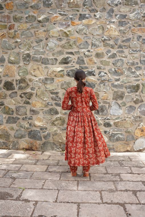 Red Floral Print Kurta Set by Hasttvam with Cotton, Floral, Fusion Wear, Natural dyes, Navratri, Navratri Teens, Rang by Hasttvam, Red, Relaxed Fit, Respondible production and Vegan at Kamakhyaa for sustainable fashion