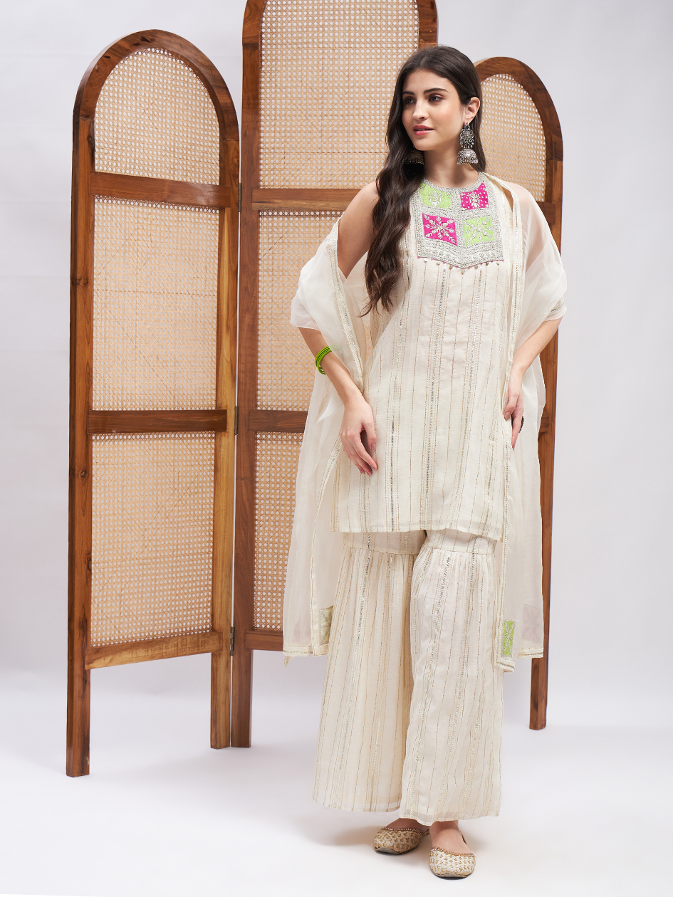 Etti Kurta Set by RoohbyRidhimaa with Large, Medium, Small, X-Large, X-Small at Kamakhyaa for sustainable fashion