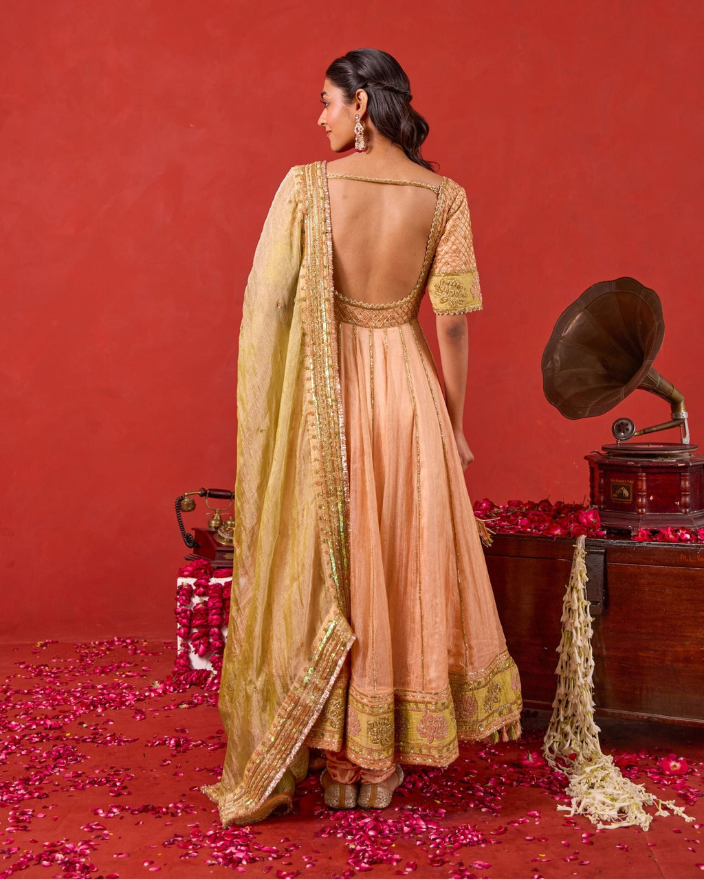 Inaayat Kurta Set by Taro with Jashn-E-Taro - The Trousseau Edit by Taro at Kamakhyaa India for sustainable fashion