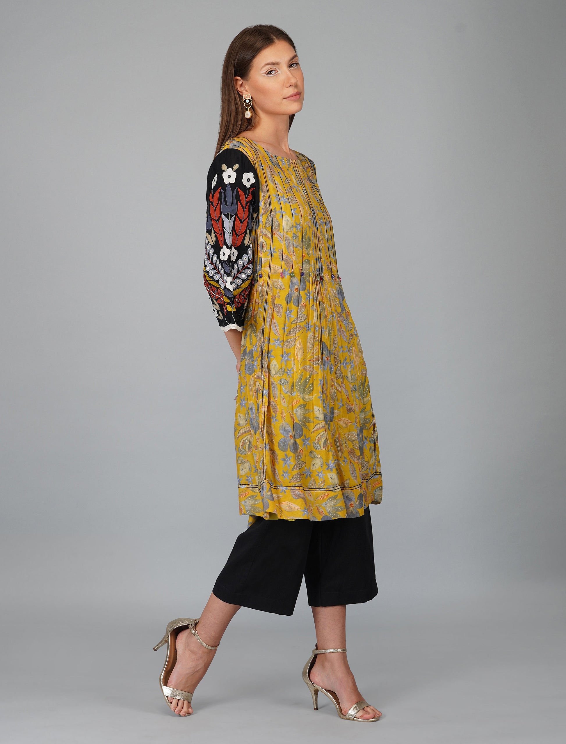 Green Printed Co-ord Set by Devyani Mehrotra with Co-ord Sets, Cotton, Embroidered, Evening Wear, Green, Kurta Pant Sets, Natural, Pre Spring 2023, Prints, Relaxed Fit, Travel Co-ords, Viscose, Womenswear at Kamakhyaa for sustainable fashion