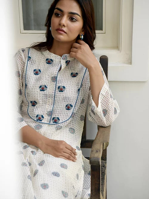 White Printed Cotton Kurta by Taro with Evening Wear, Gulzar by Taro, Handwoven cotton, Indian Wear, Indo-Western, July Sale, July Sale 2023, Kurtas, Natural, Prints, Regular Fit, White, Womenswear at Kamakhyaa for sustainable fashion