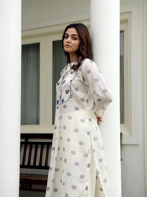 White Printed Cotton Kurta by Taro with Evening Wear, Gulzar by Taro, Handwoven cotton, Indian Wear, Indo-Western, July Sale, July Sale 2023, Kurtas, Natural, Prints, Regular Fit, White, Womenswear at Kamakhyaa for sustainable fashion
