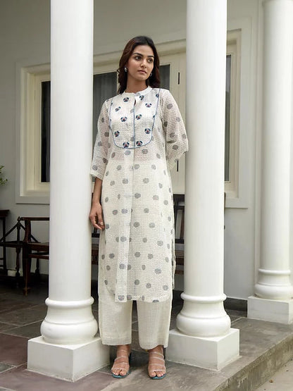 White Printed Cotton Kurta by Taro with Evening Wear, Gulzar by Taro, Handwoven cotton, Indian Wear, Indo-Western, July Sale, July Sale 2023, Kurtas, Natural, Prints, Regular Fit, White, Womenswear at Kamakhyaa for sustainable fashion