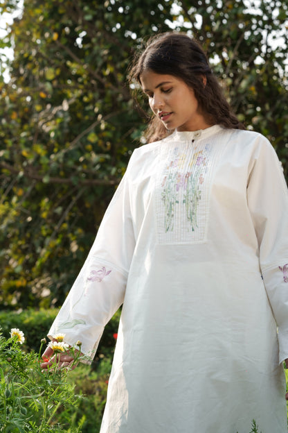 White Pleated Kurta by Ahmev with Casual Wear, Cottage Garden, Cottage Garden by Ahmev, Cotton, July Sale, July Sale 2023, Kurtas, Natural, Prints, Relaxed Fit, Tops, White, Womenswear at Kamakhyaa for sustainable fashion