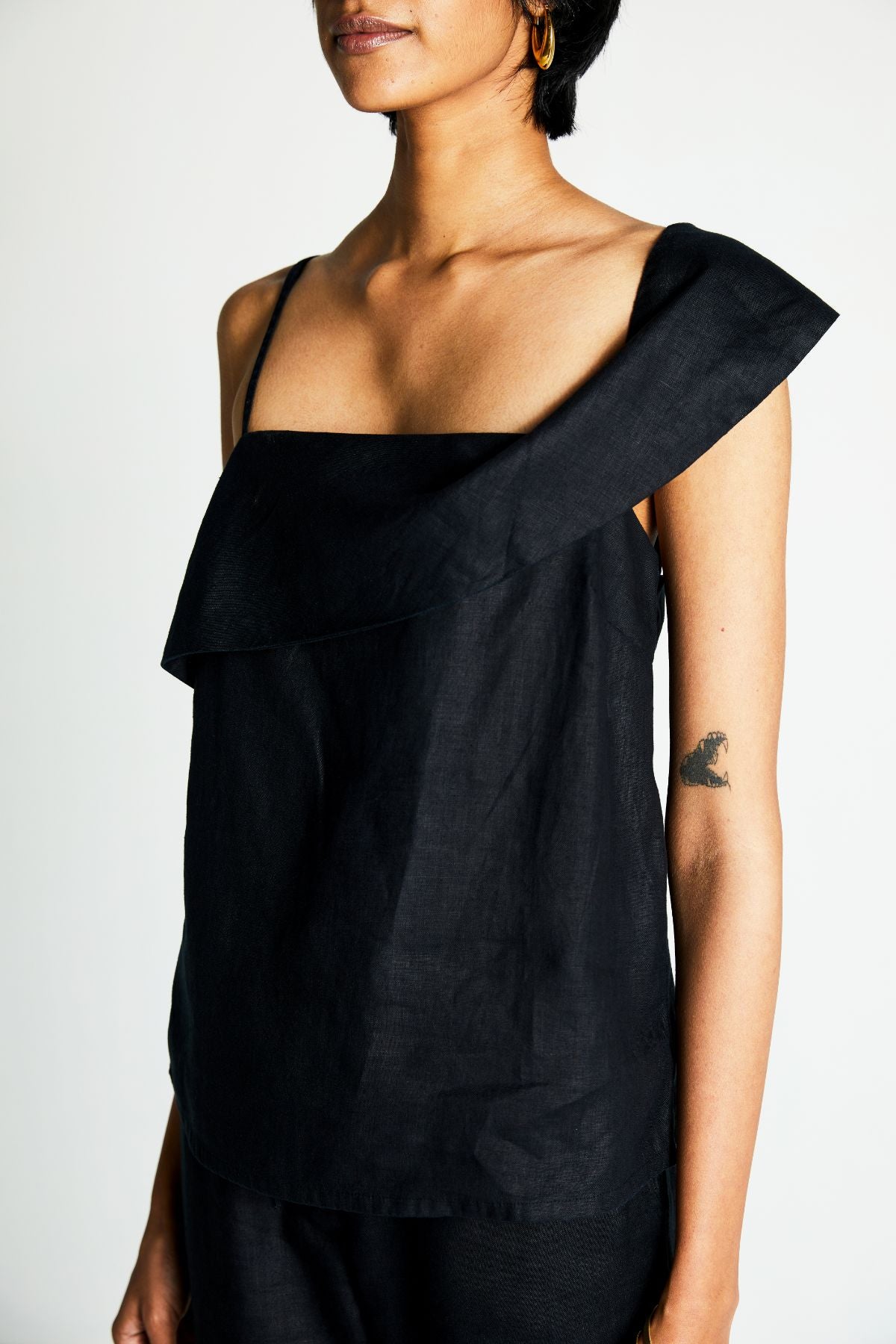 Black The Wandering Wave Top by Reistor with Black, Hemp, Hemp Noir by Reistor, Less than $50, Natural, Office Wear, Regular Fit, Solid Selfmade, Solids, Spaghettis, Tops, Womenswear at Kamakhyaa for sustainable fashion