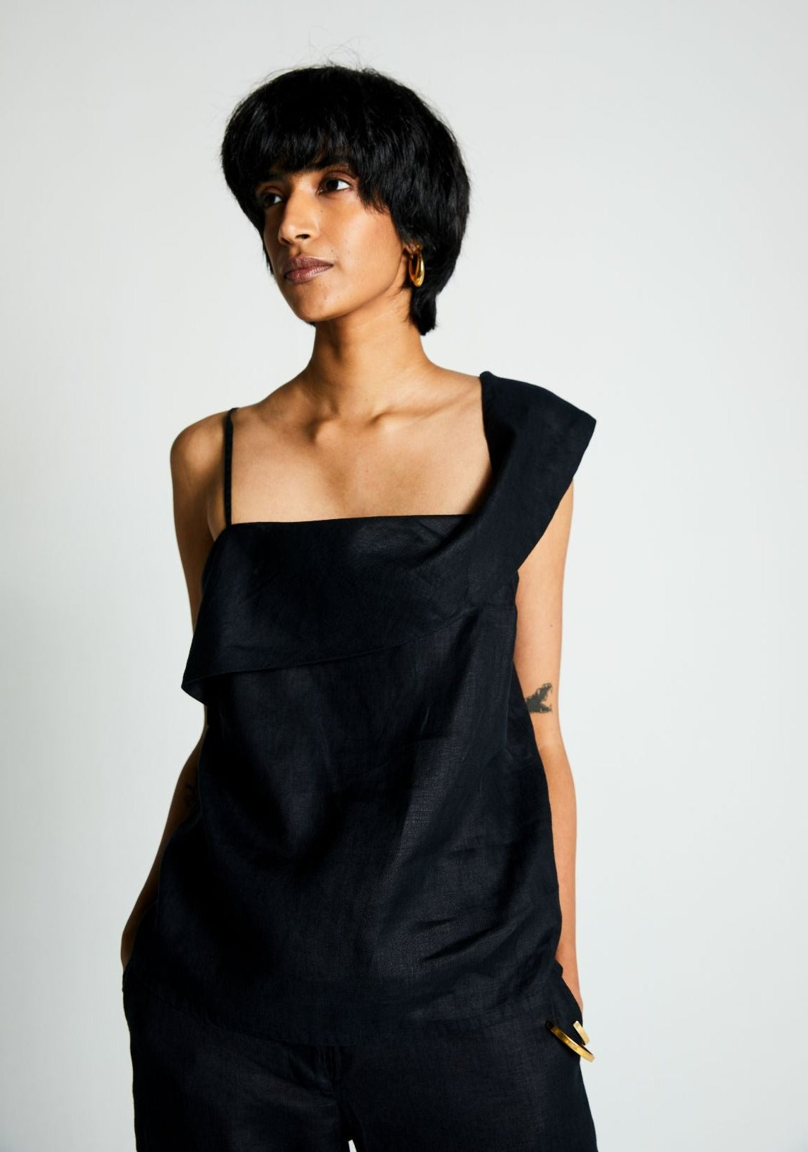 Black The Wandering Wave Top by Reistor with Black, Hemp, Hemp Noir by Reistor, Less than $50, Natural, Office Wear, Regular Fit, Solid Selfmade, Solids, Spaghettis, Tops, Womenswear at Kamakhyaa for sustainable fashion