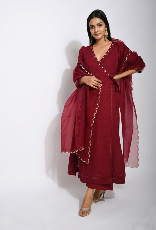 Red Embroidered Cotton Kurta Set With Dupatta by Taro with Bahaar by Taro, Best Selling, Embroidered, Evening Wear, Handwoven Cotton, Indian Wear, July Sale, July Sale 2023, Kurta Pant Sets, Kurta Set With Dupatta, Natural, Pink, Red, Regular Fit, Solids, Wedding Gifts, Womenswear at Kamakhyaa for sustainable fashion
