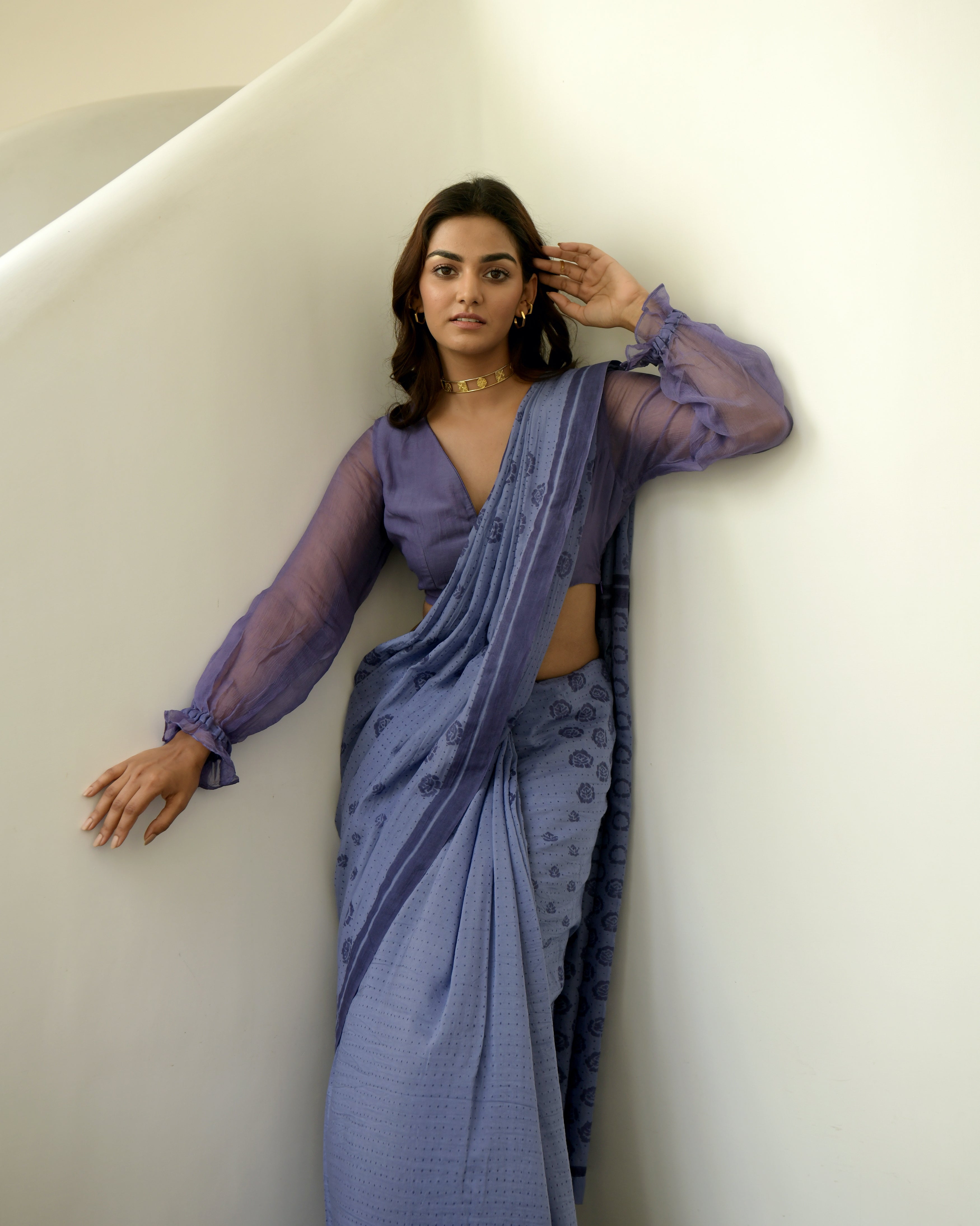 Blue Chiffon Printed Saree by Taro with Blue, Chiffon, Evening Wear, Gulzar by Taro, Indian Wear, July Sale, July Sale 2023, Natural, Prints, Regular Fit, Saree Sets, Womenswear at Kamakhyaa for sustainable fashion