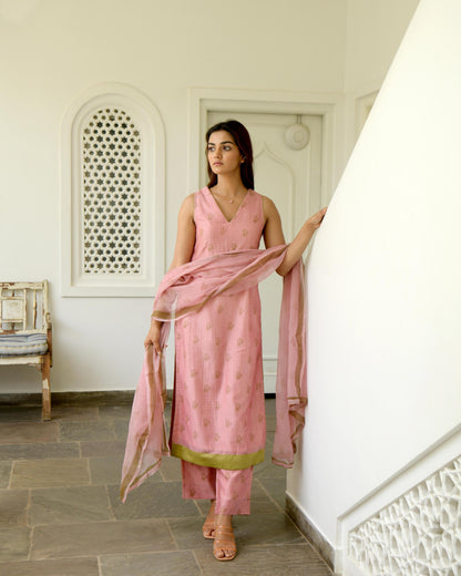 Pink Sleeveless Chanderi Silk Kurta Set With Dupatta by Taro with Chanderi Silk, Evening Wear, Gulzar by Taro, Indian Wear, July Sale, July Sale 2023, Kurta Pant Sets, Kurta Set With Dupatta, Natural, Pink, Prints, Regular Fit, Womenswear at Kamakhyaa for sustainable fashion