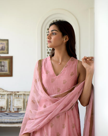 Pink Sleeveless Chanderi Silk Kurta Set With Dupatta by Taro with Chanderi Silk, Evening Wear, Gulzar by Taro, Indian Wear, July Sale, July Sale 2023, Kurta Pant Sets, Kurta Set With Dupatta, Natural, Pink, Prints, Regular Fit, Womenswear at Kamakhyaa for sustainable fashion