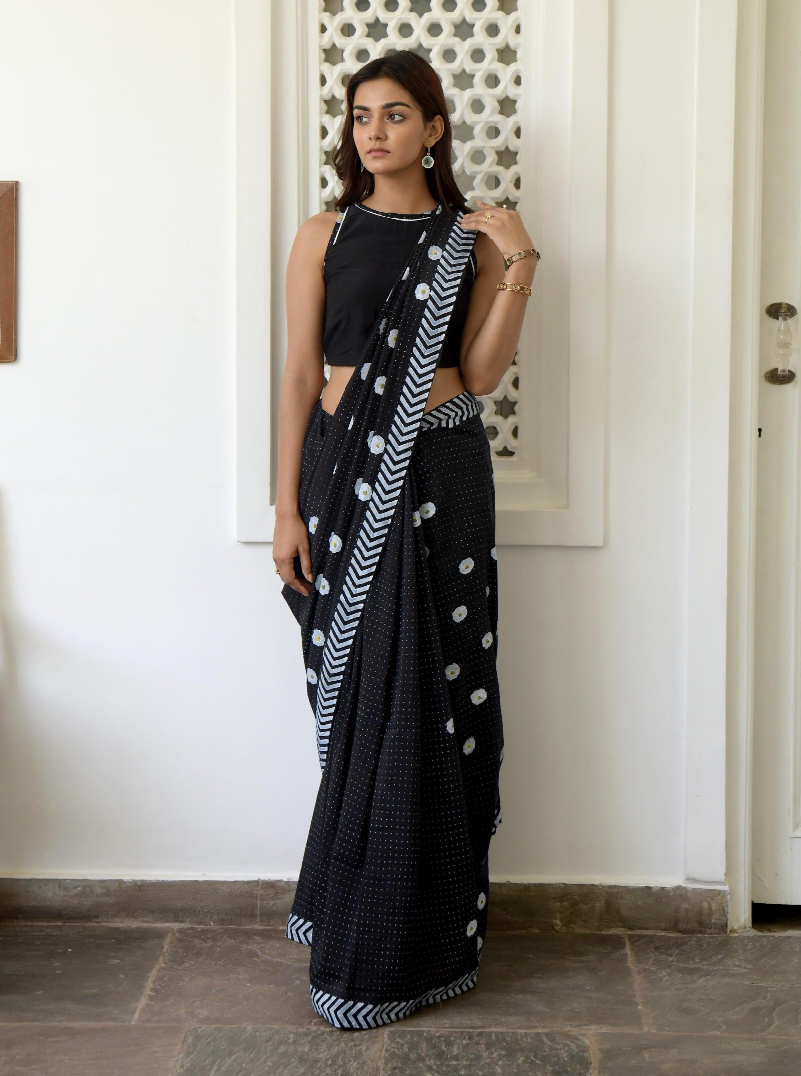Black Printed Cotton Silk Saree Set by Taro with Cotton, Evening Wear, Gulzar by Taro, Handwoven Cotton silk, Indian Wear, July Sale, July Sale 2023, Natural, Prints, Regular Fit, Saree Sets, Womenswear at Kamakhyaa for sustainable fashion