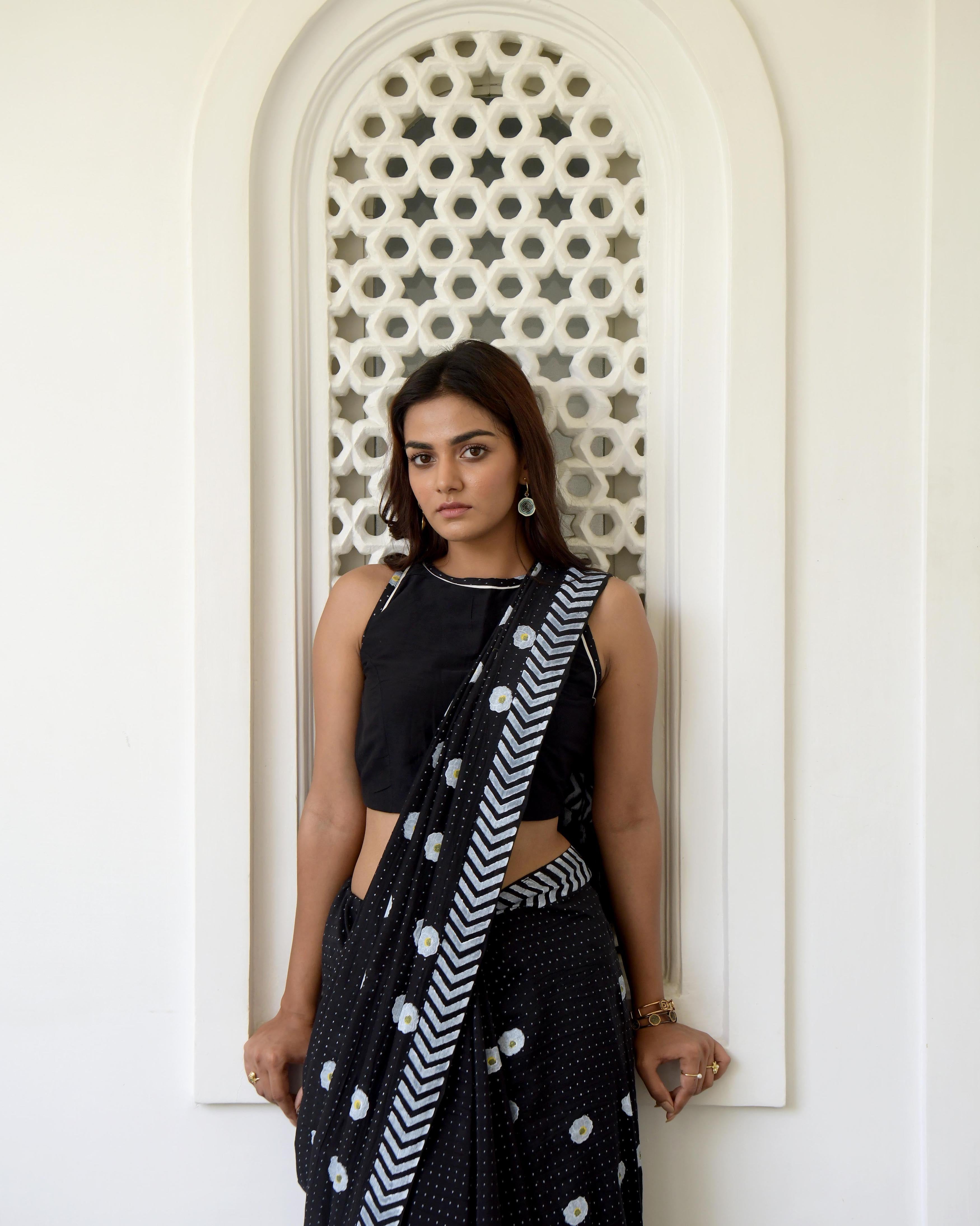 Black Printed Cotton Silk Saree Set by Taro with Cotton, Evening Wear, Gulzar by Taro, Handwoven Cotton silk, Indian Wear, July Sale, July Sale 2023, Natural, Prints, Regular Fit, Saree Sets, Womenswear at Kamakhyaa for sustainable fashion