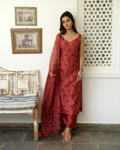 Red Chanderi Silk Printed Kurta Set With Dupatta by Taro with Best Selling, Evening Wear, Gulzar by Taro, Handwoven Cotton, Indian Wear, July Sale, July Sale 2023, Kurta Pant Sets, Kurta Set With Dupatta, Natural, Prints, Red, Regular Fit, Womenswear at Kamakhyaa for sustainable fashion