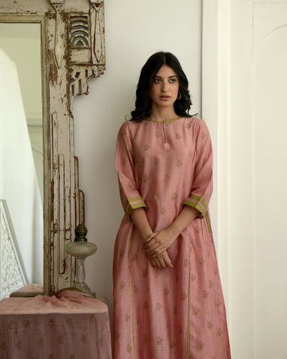 Pink Chanderi Silk Printed Kurta Set With Dupatta by Taro with Chiffon, Evening Wear, Gulzar by Taro, Handwoven Chanderi silk, Indian Wear, July Sale, July Sale 2023, Kurta Pant Sets, Kurta Set With Dupatta, Natural, Pink, Prints, Regular Fit, Womenswear at Kamakhyaa for sustainable fashion