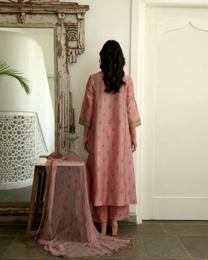 Pink Chanderi Silk Printed Kurta Set With Dupatta by Taro with Chiffon, Evening Wear, Gulzar by Taro, Handwoven Chanderi silk, Indian Wear, July Sale, July Sale 2023, Kurta Pant Sets, Kurta Set With Dupatta, Natural, Pink, Prints, Regular Fit, Womenswear at Kamakhyaa for sustainable fashion