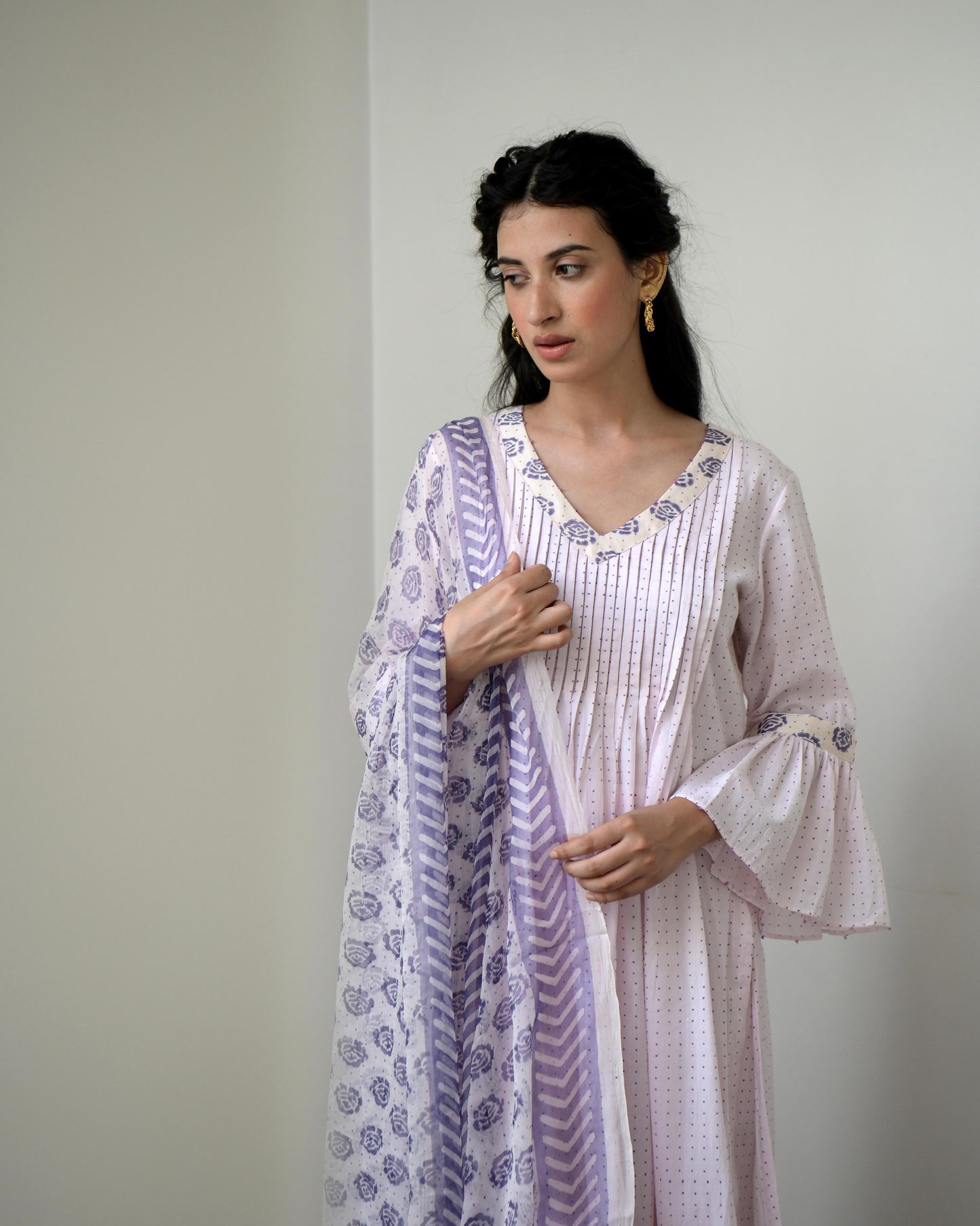 White Hand Block Printed Cotton Kurta Set With Dupatta by Taro with Chiffon, Evening Wear, Gulzar by Taro, Handwoven Cotton, Indian Wear, July Sale, July Sale 2023, Kurta Pant Sets, Kurta Set With Dupatta, Natural, Prints, Regular Fit, White, Womenswear at Kamakhyaa for sustainable fashion