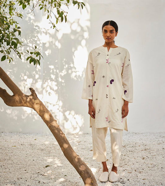 Her fate co-ord set by Khara Kapas with Casual Wear, Co-ord Sets, Mul Cotton, Off-White, Oh Susanna by Khara Kapas, Organic, Regular Fit, Solids, Travel, Travel Co-ords, Womenswear at Kamakhyaa for sustainable fashion