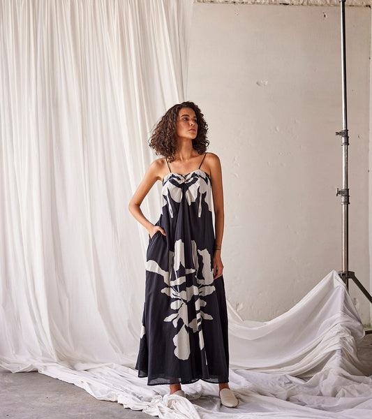 Black and white Mulmul Cotton Dress by Khara Kapas with An Indian Summer, An Indian Summer by Khara Kapas, Black, Casual Wear, Dresses, Mulmul cotton, Organic, Prints, Regular Fit, Womenswear at Kamakhyaa for sustainable fashion