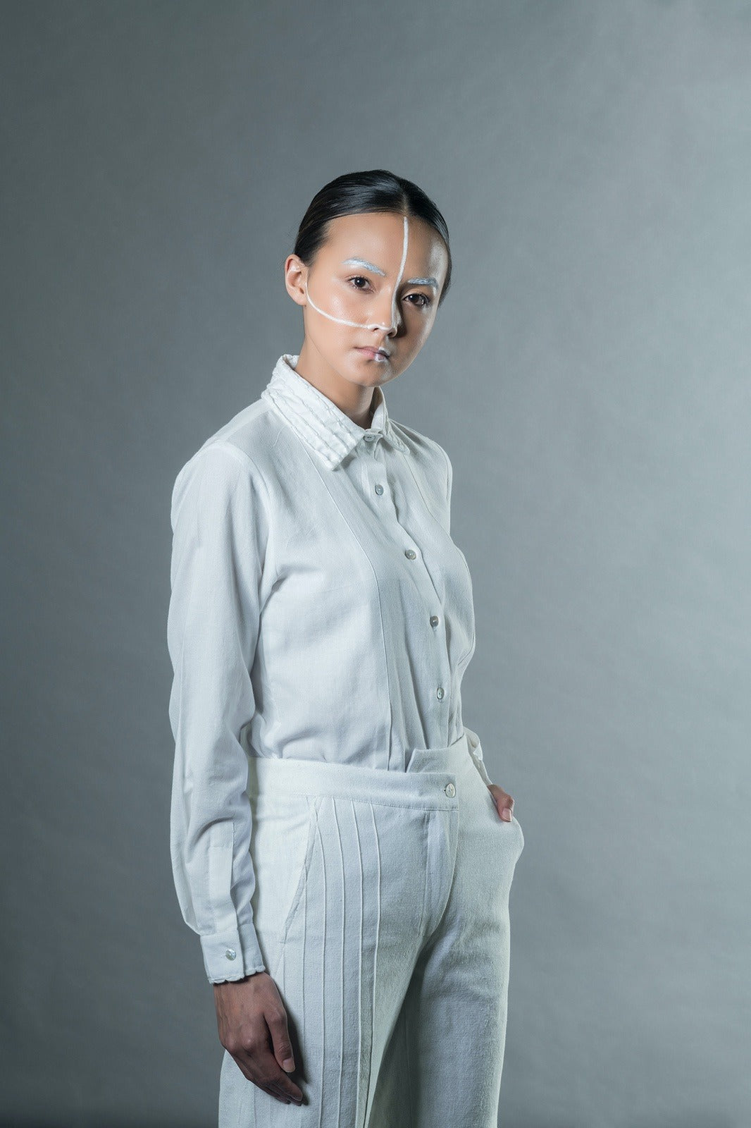 White Trousers by Anushé Pirani with Cotton, Handwoven Jute Cotton, July Sale, July Sale 2023, Natural, Office Wear, Regular Fit, sale anushe pirani, Solids, Trousers, White, Womenswear at Kamakhyaa for sustainable fashion