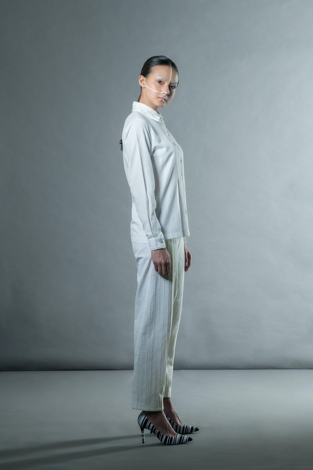 White Trousers by Anushé Pirani with Cotton, Handwoven Jute Cotton, July Sale, July Sale 2023, Natural, Office Wear, Regular Fit, sale anushe pirani, Solids, Trousers, White, Womenswear at Kamakhyaa for sustainable fashion