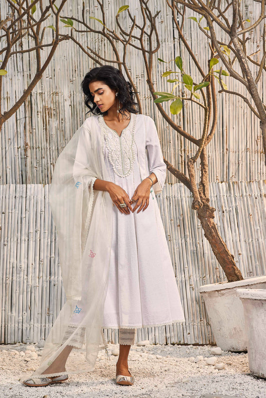 Off-White Flairy Cotton Kurta with Pant - Set of 3 by Charkhee with Cotton, Cotton Satin, Dobby Cotton, Festive Wear, Indian Wear, Kurta Pant Sets, Kurta Set With Dupatta, Natural, Off-white, Organza, Regular Fit, Shores 23, Shores by Charkherr, Textured, Womenswear at Kamakhyaa for sustainable fashion