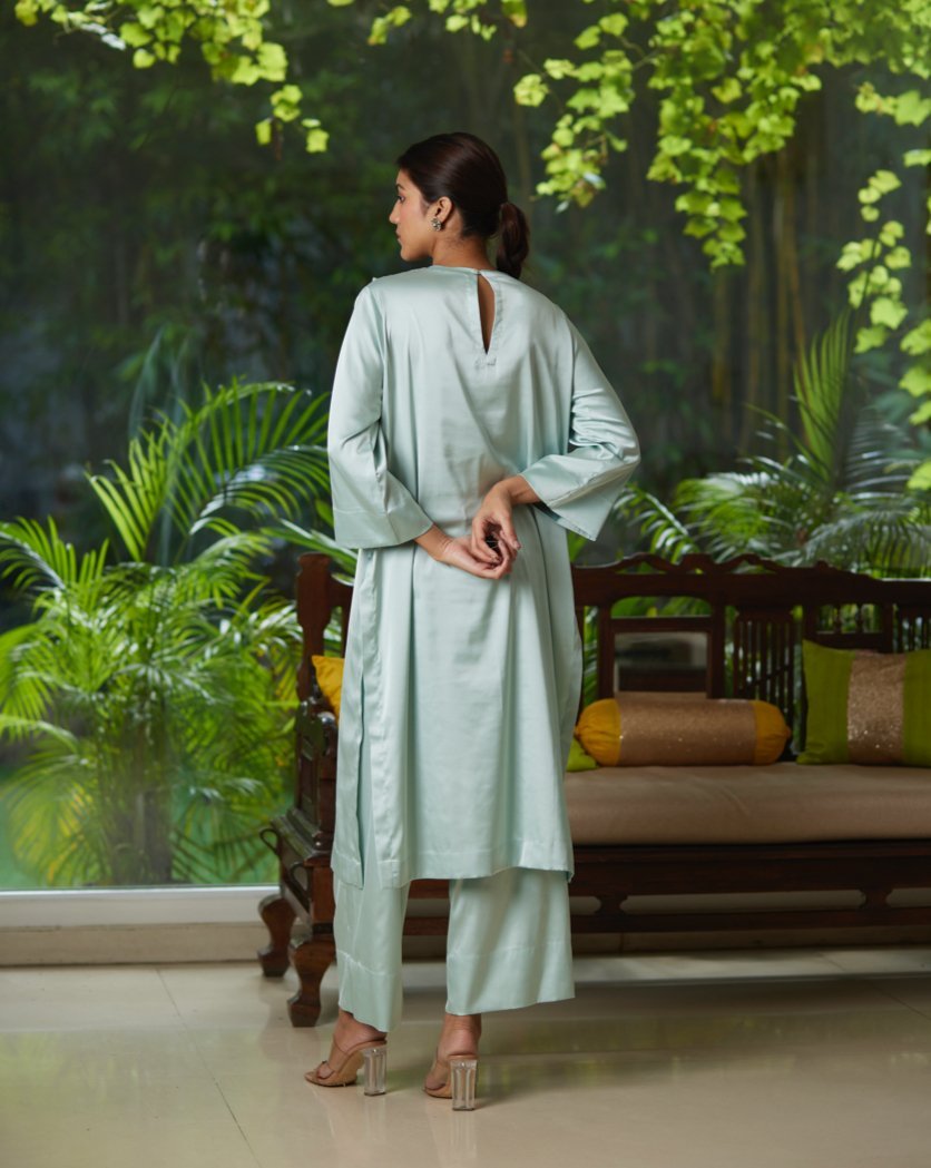 Green Satin Silk Kurta Pant Set by Mayura Kumar with Green, Kurta Pant Sets, Mayura Kumar, Regular Fit, Satin, Silk, Solids, Timeless Elegance, Womenswear at Kamakhyaa for sustainable fashion