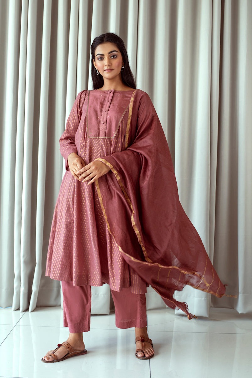 Rouge & Gold Set by Taro with Bahaar by Taro, Evening Wear, Handloom Cotton, Indian Wear, July Sale, July Sale 2023, Kurta Pant Sets, Kurta Set With Dupatta, Natural, Pink, Relaxed Fit, Textured, Womenswear at Kamakhyaa for sustainable fashion